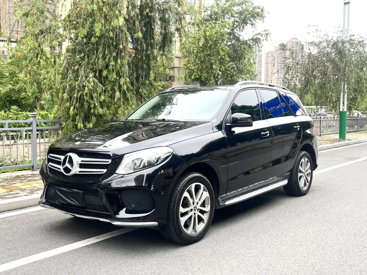 Mercedes-Benz GLE (Imported)