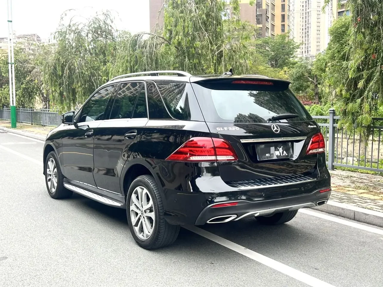 Mercedes-Benz GLE (Imported)