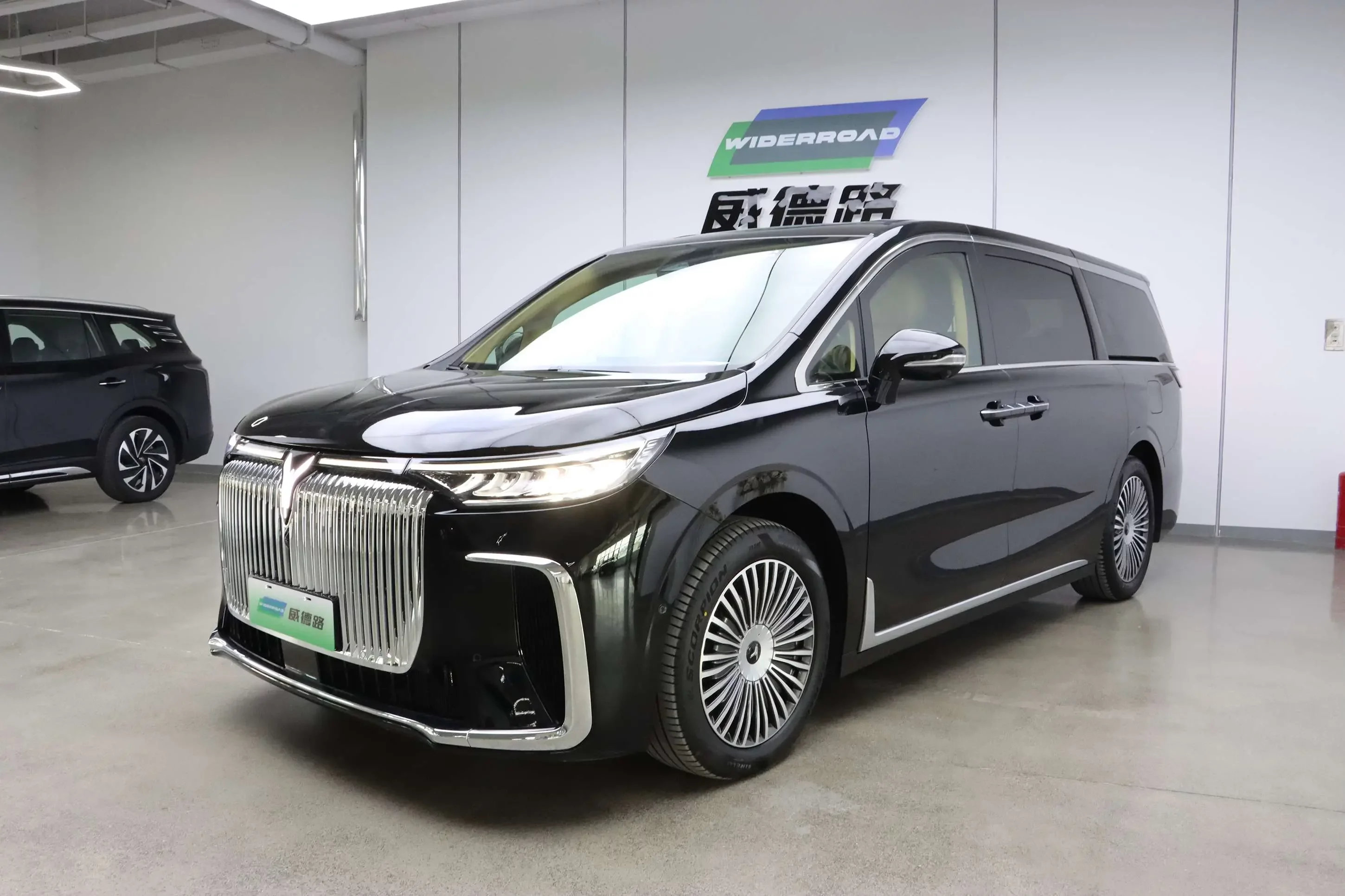 Voyah Lantu Dreamer PHEV  из Китая
