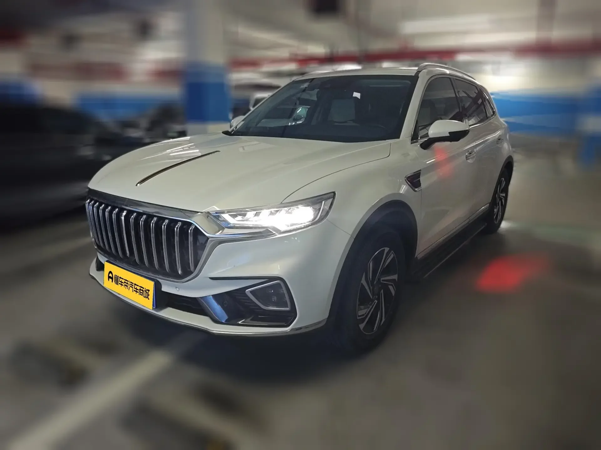 Hongqi HS5