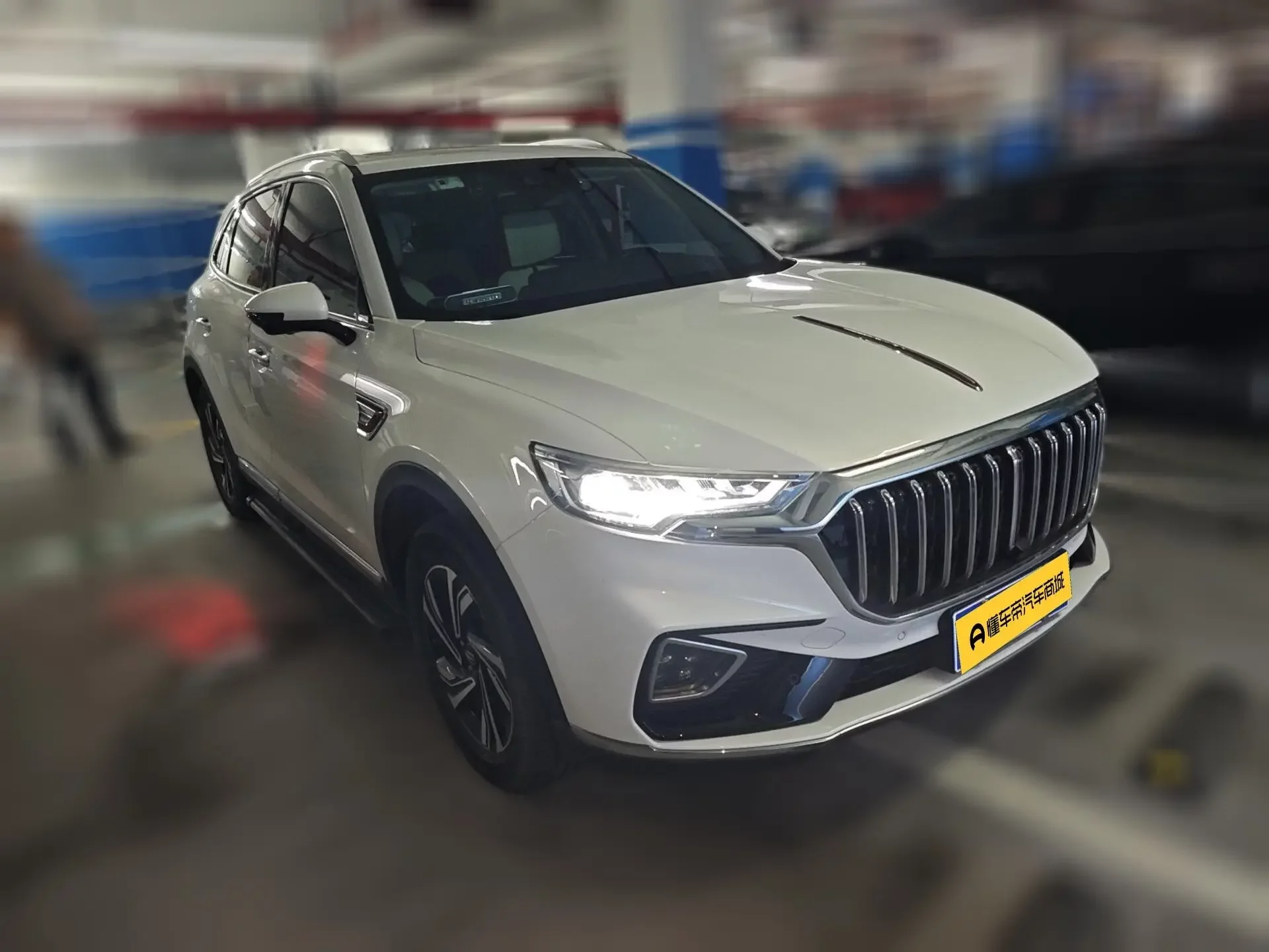 Hongqi HS5