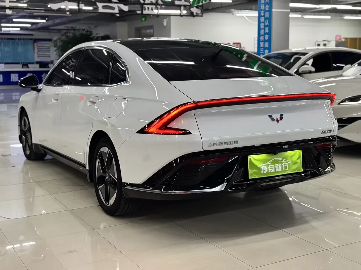 Wuling Starlight PHEV