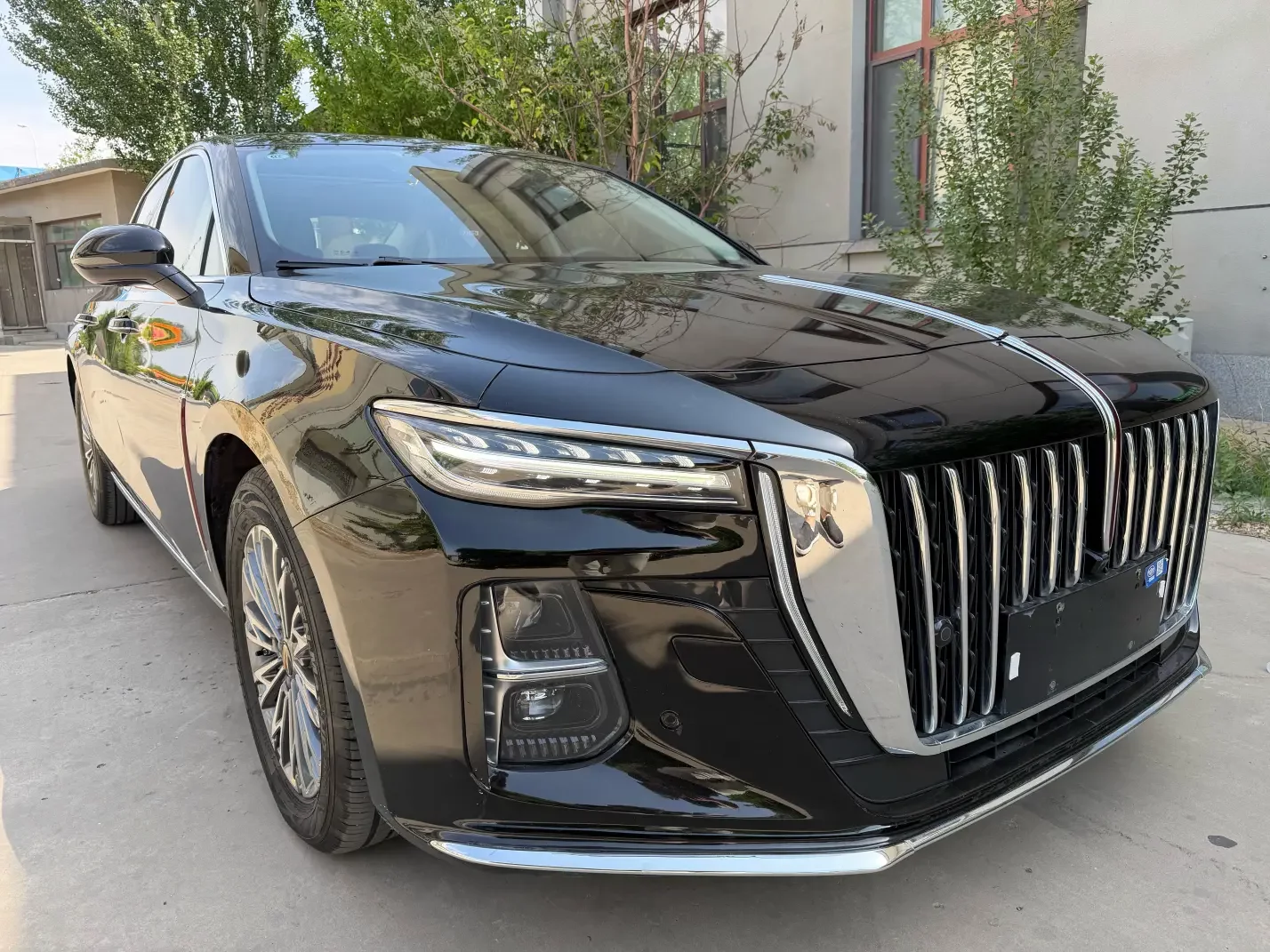 Hongqi H5  из Китая
