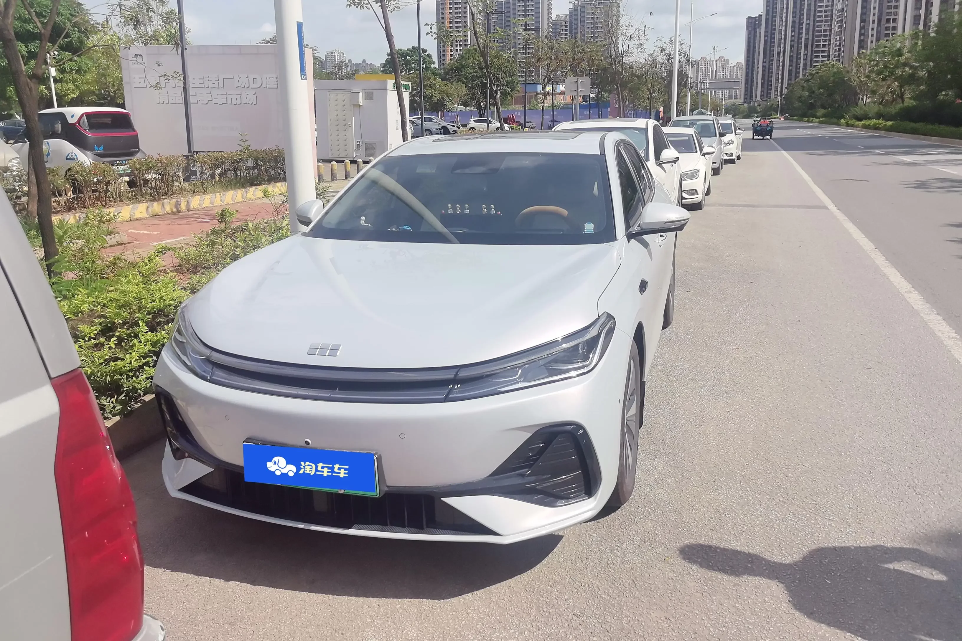 Geely Galaxy A7 EM