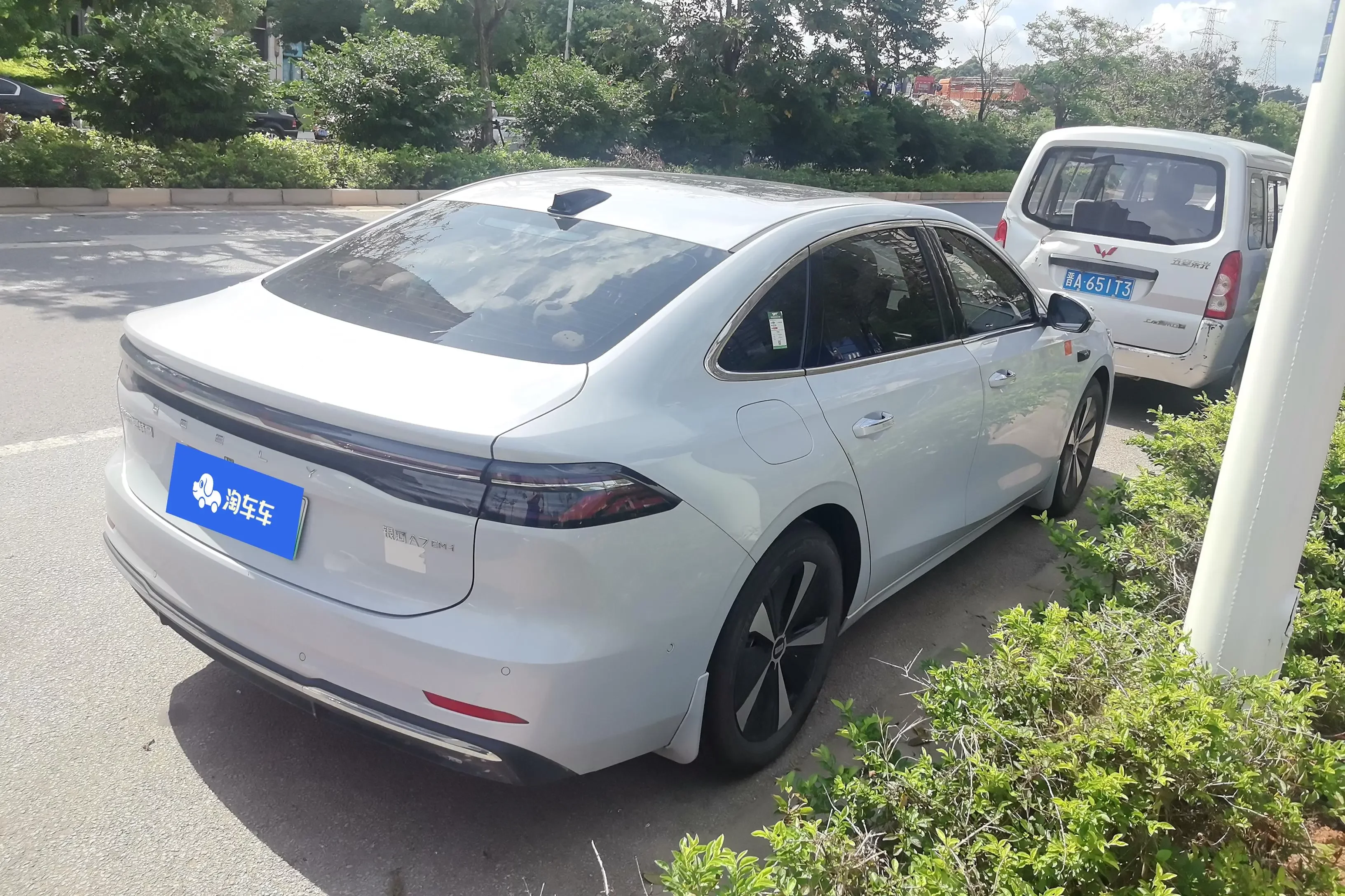 Geely Galaxy A7 EM