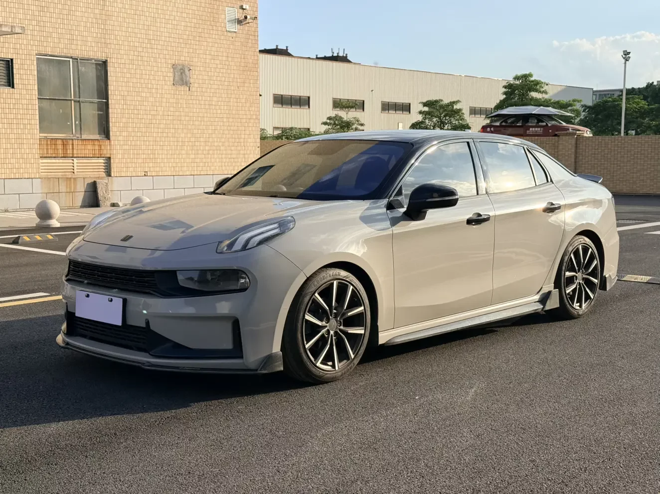 Lynk & Co 03