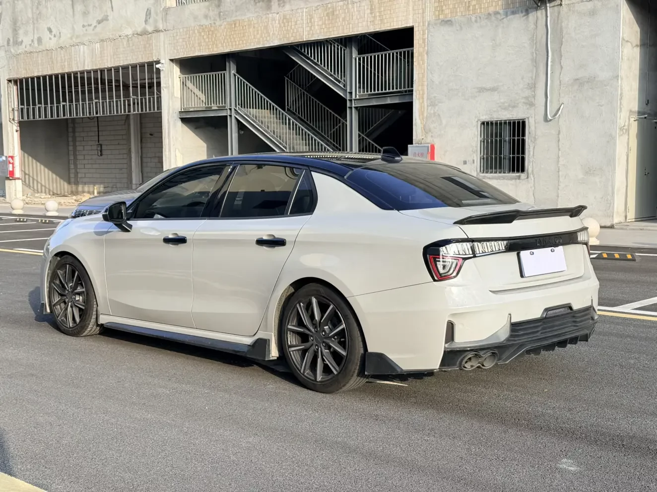 Lynk & Co 03