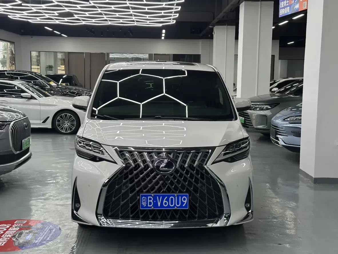 Lexus LM