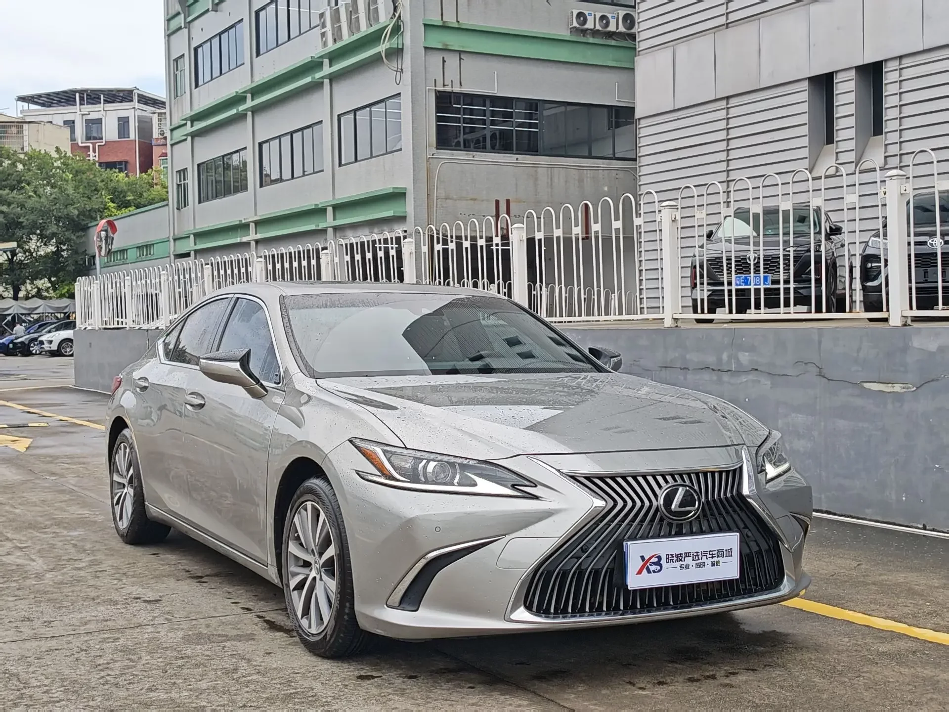 Lexus ES