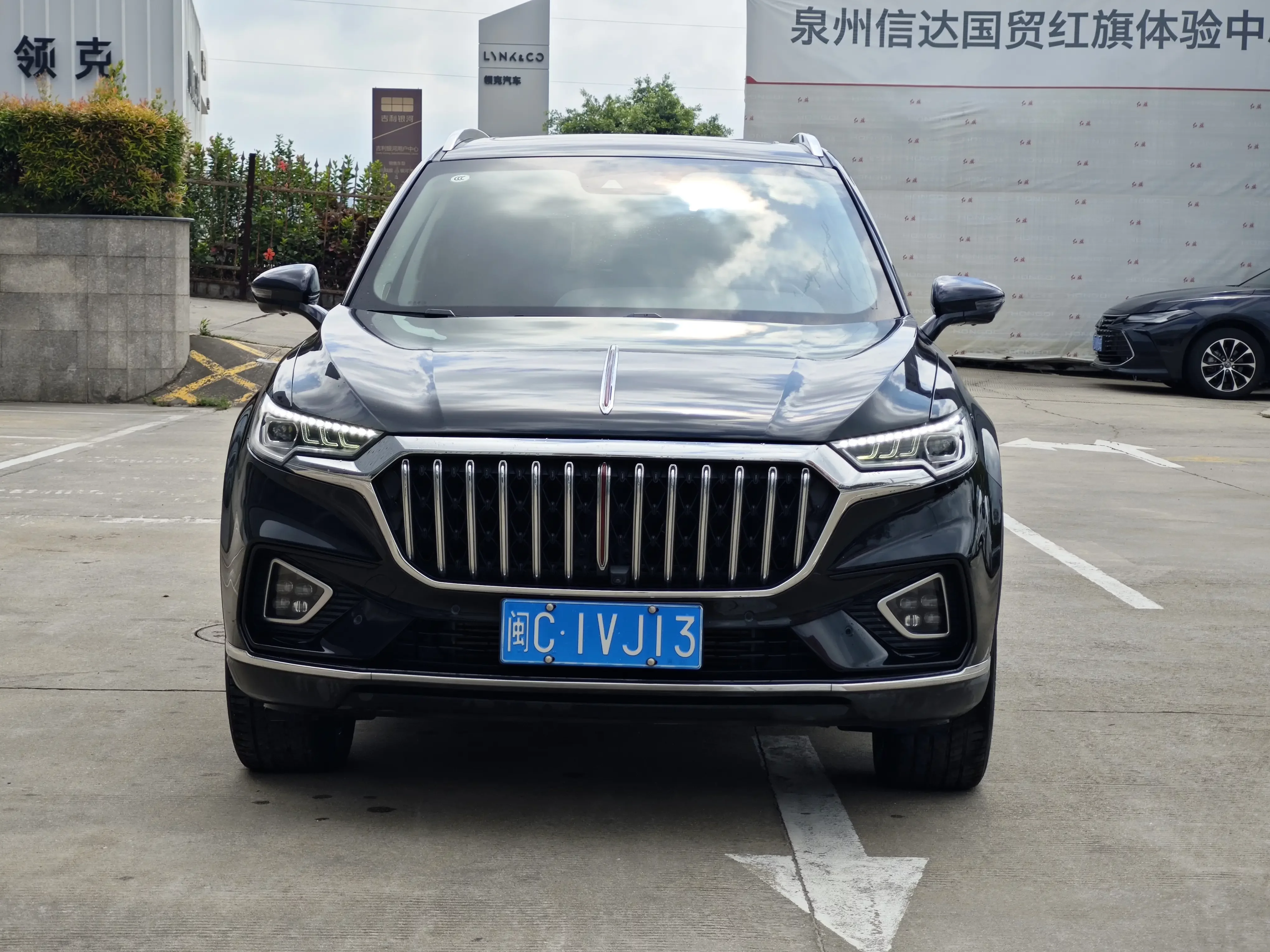 Hongqi HS5