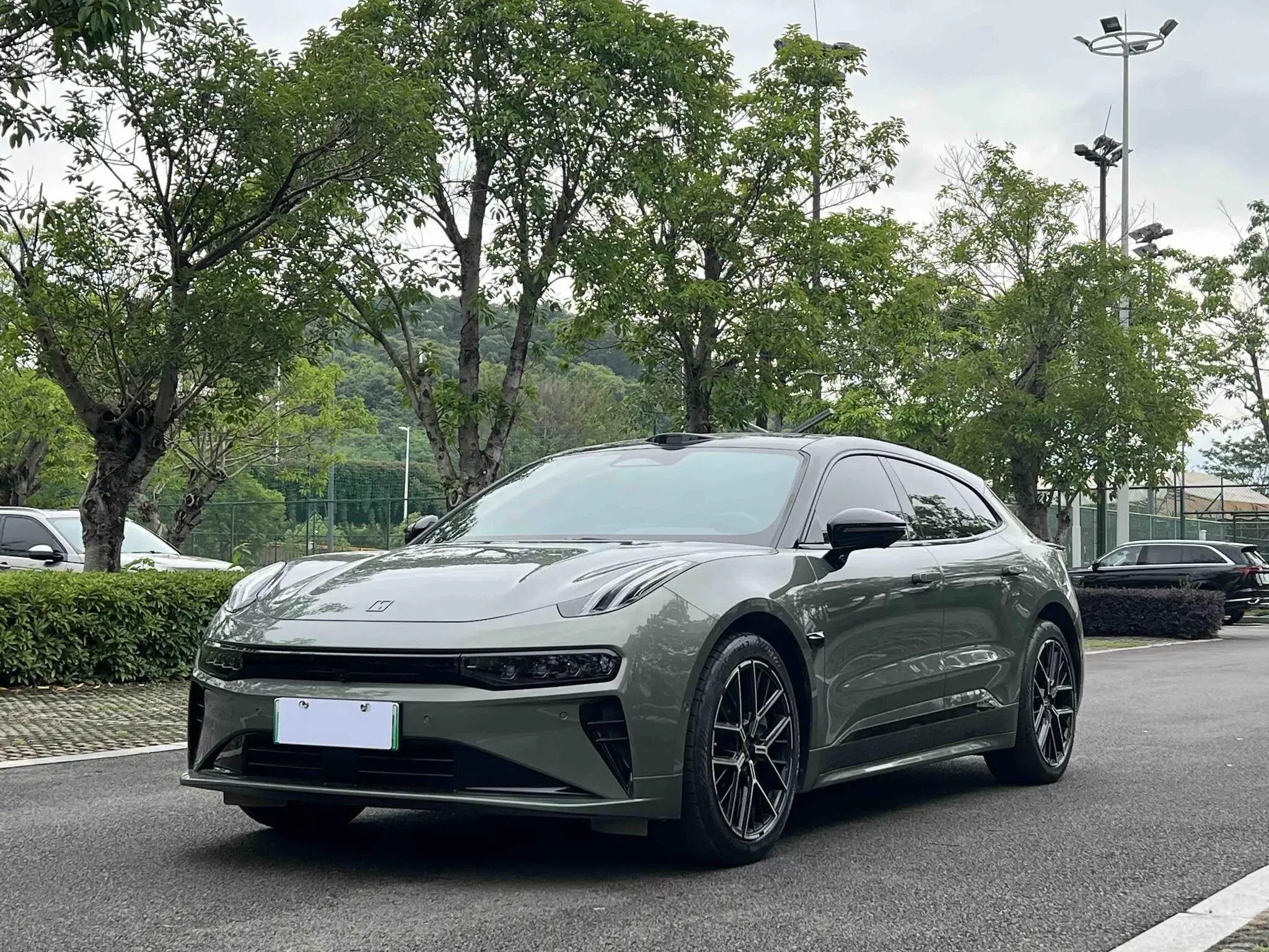 ZEEKR 001