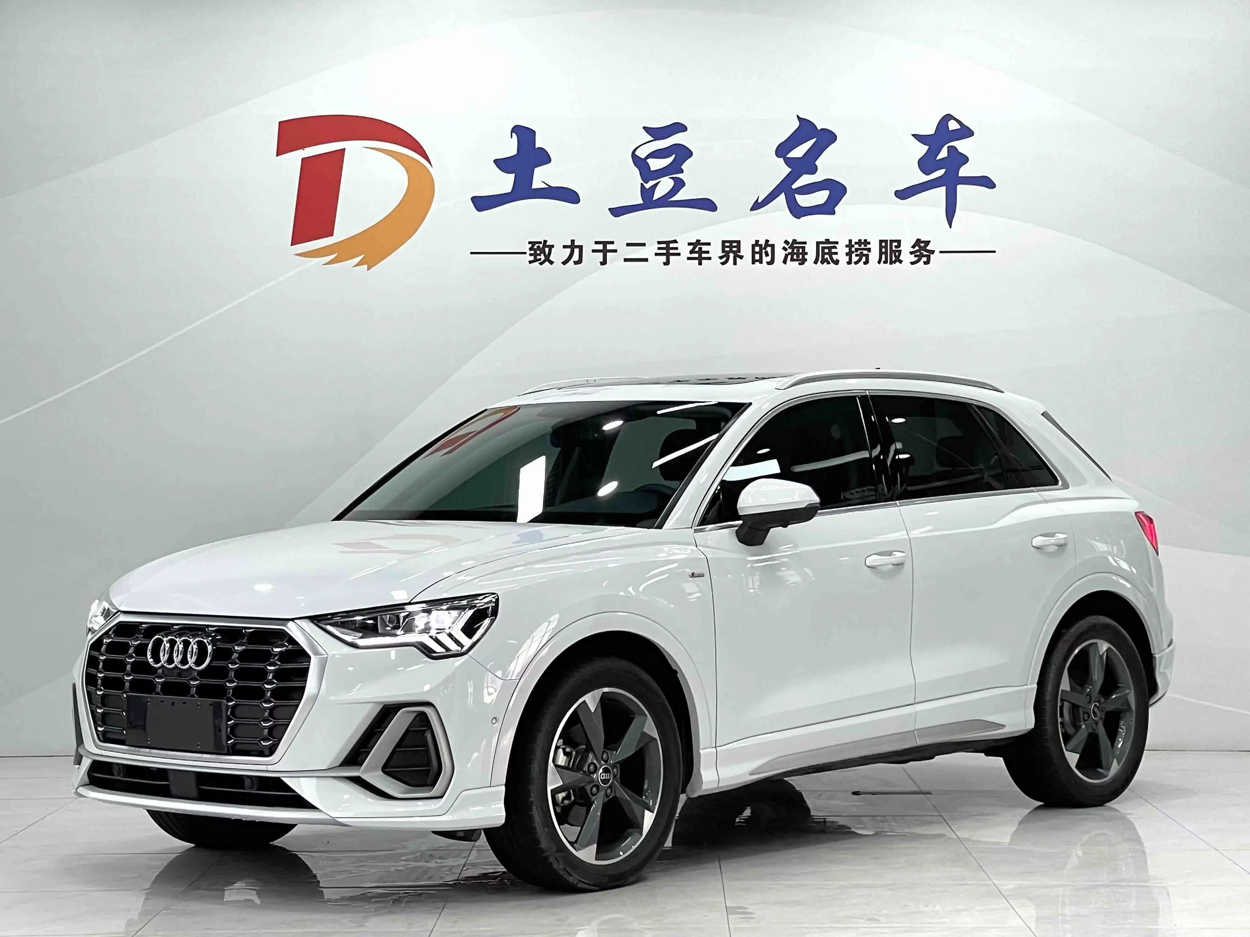 AUDI Q3