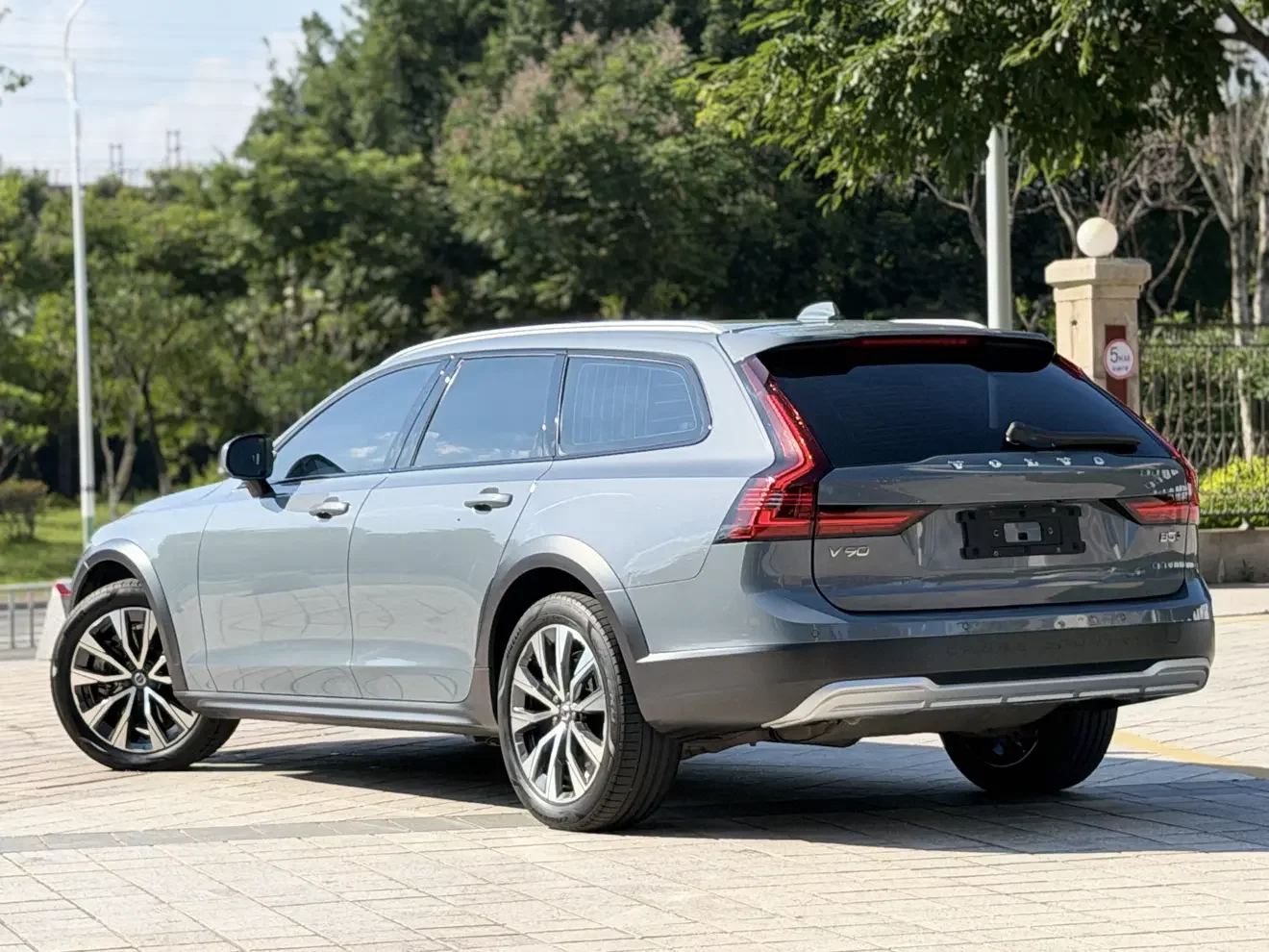 Volvo V90
