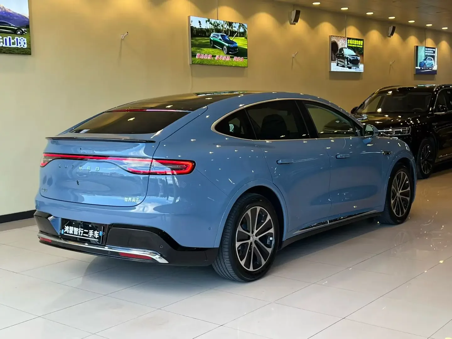Luxeed Zhijie R7