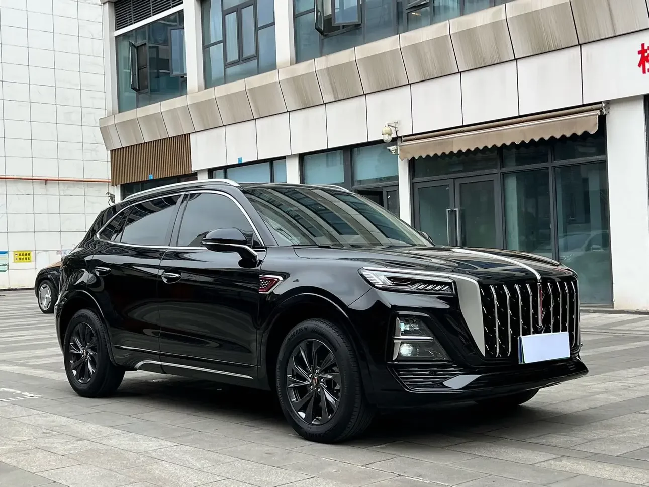Hongqi HS5