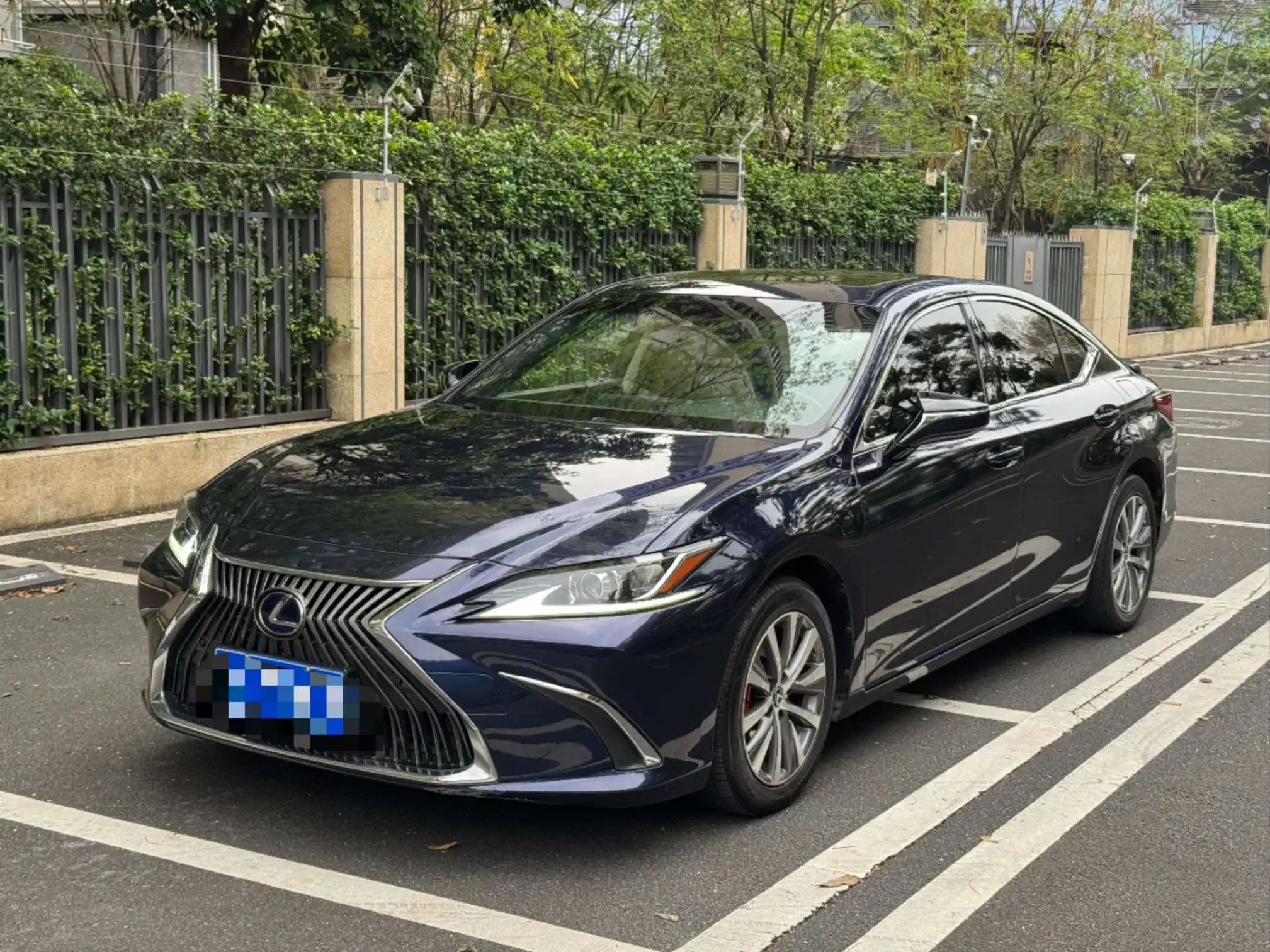 Lexus ES