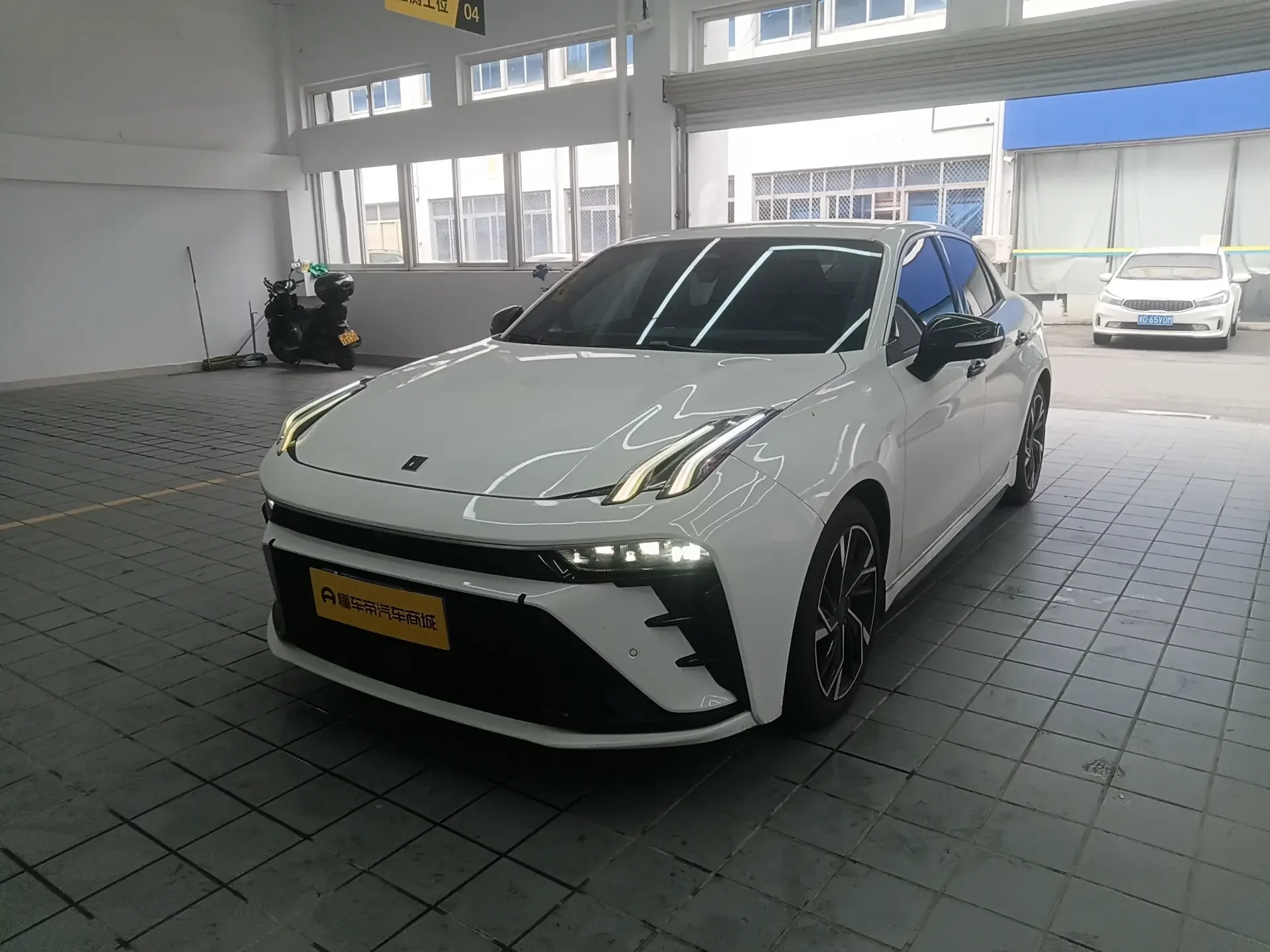 Lynk & Co 03