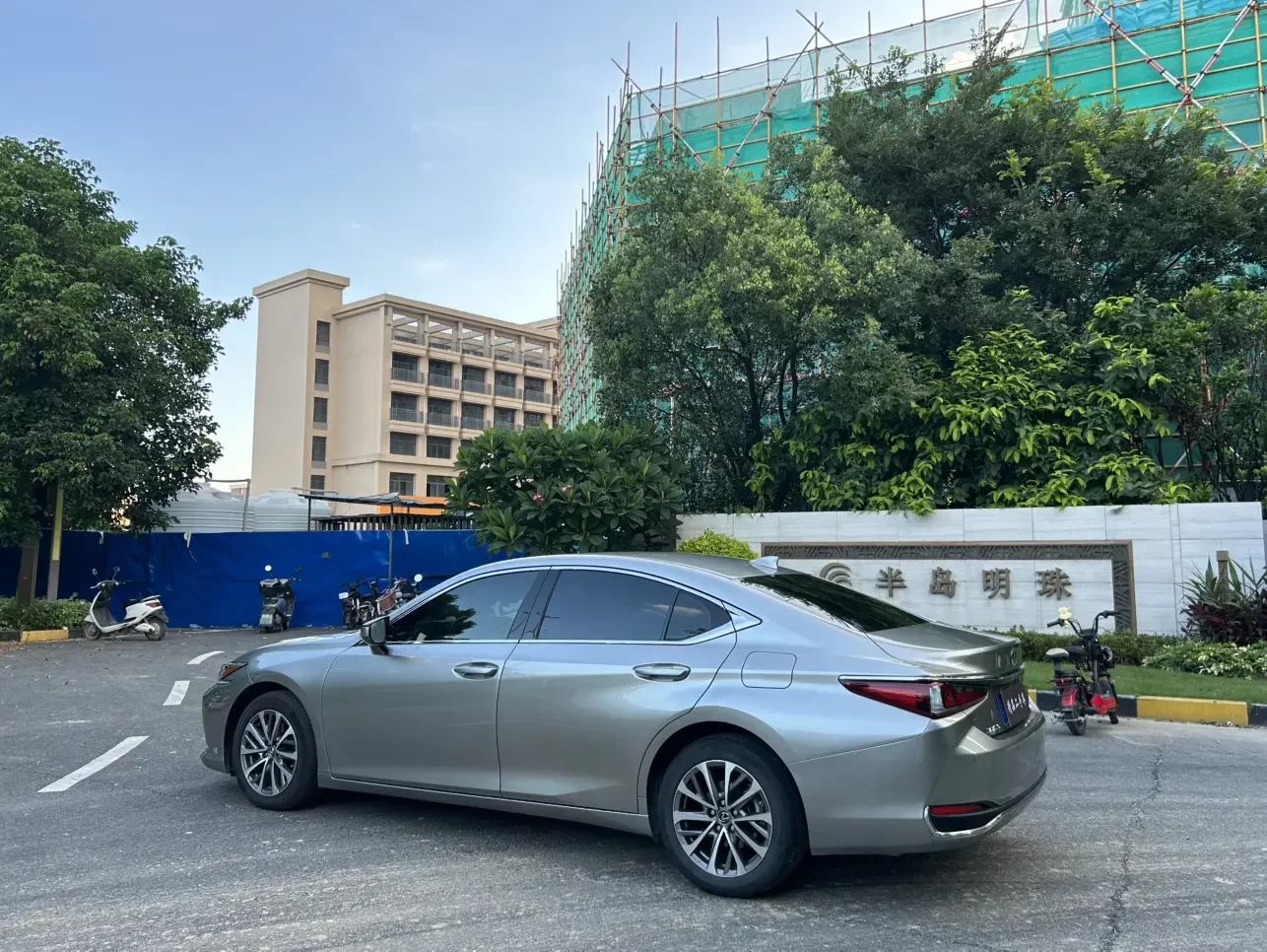 Lexus ES