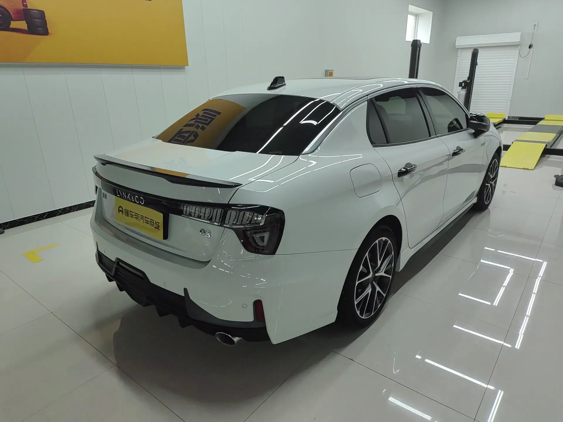 Lynk & Co 03