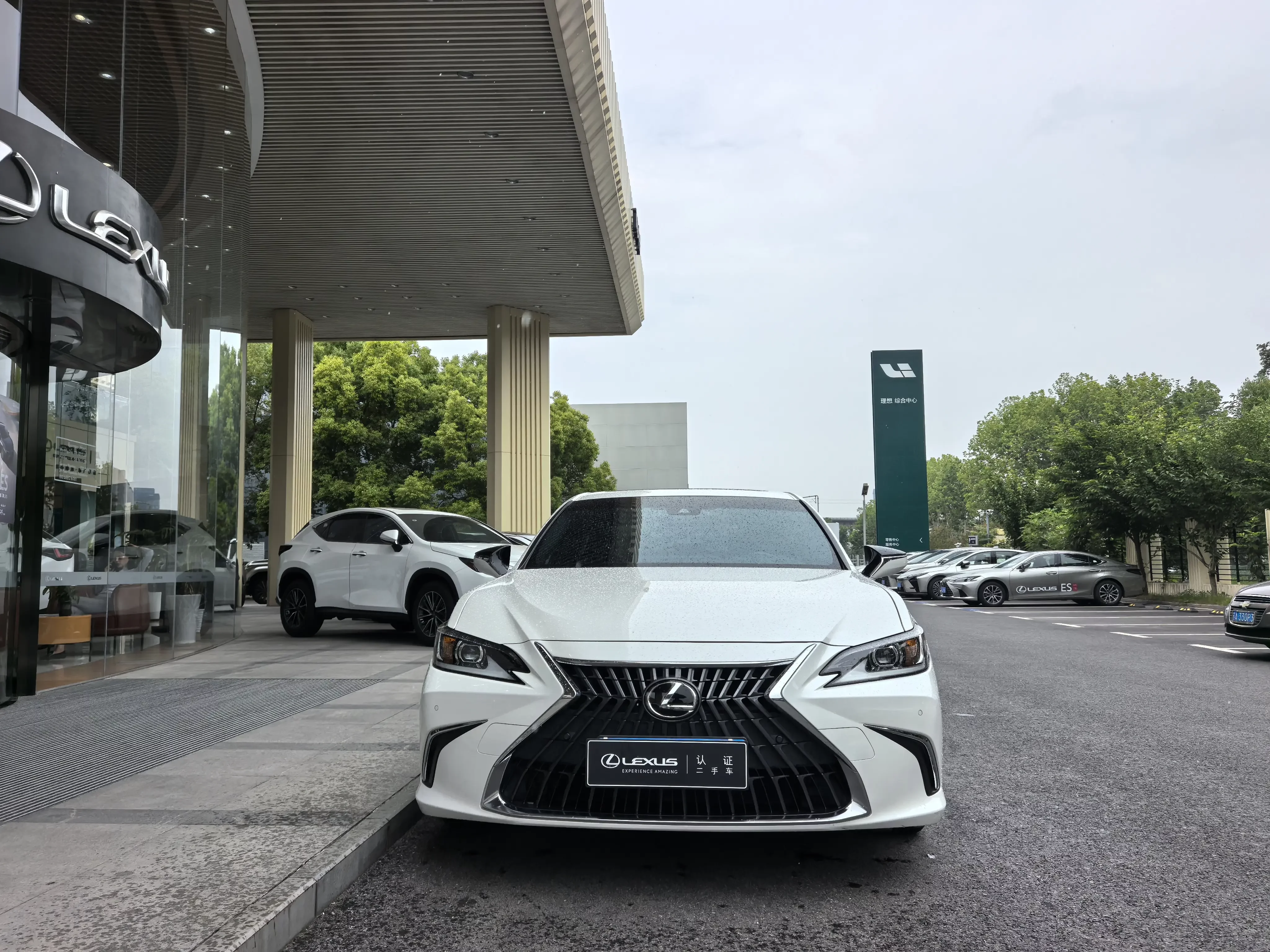 Lexus ES