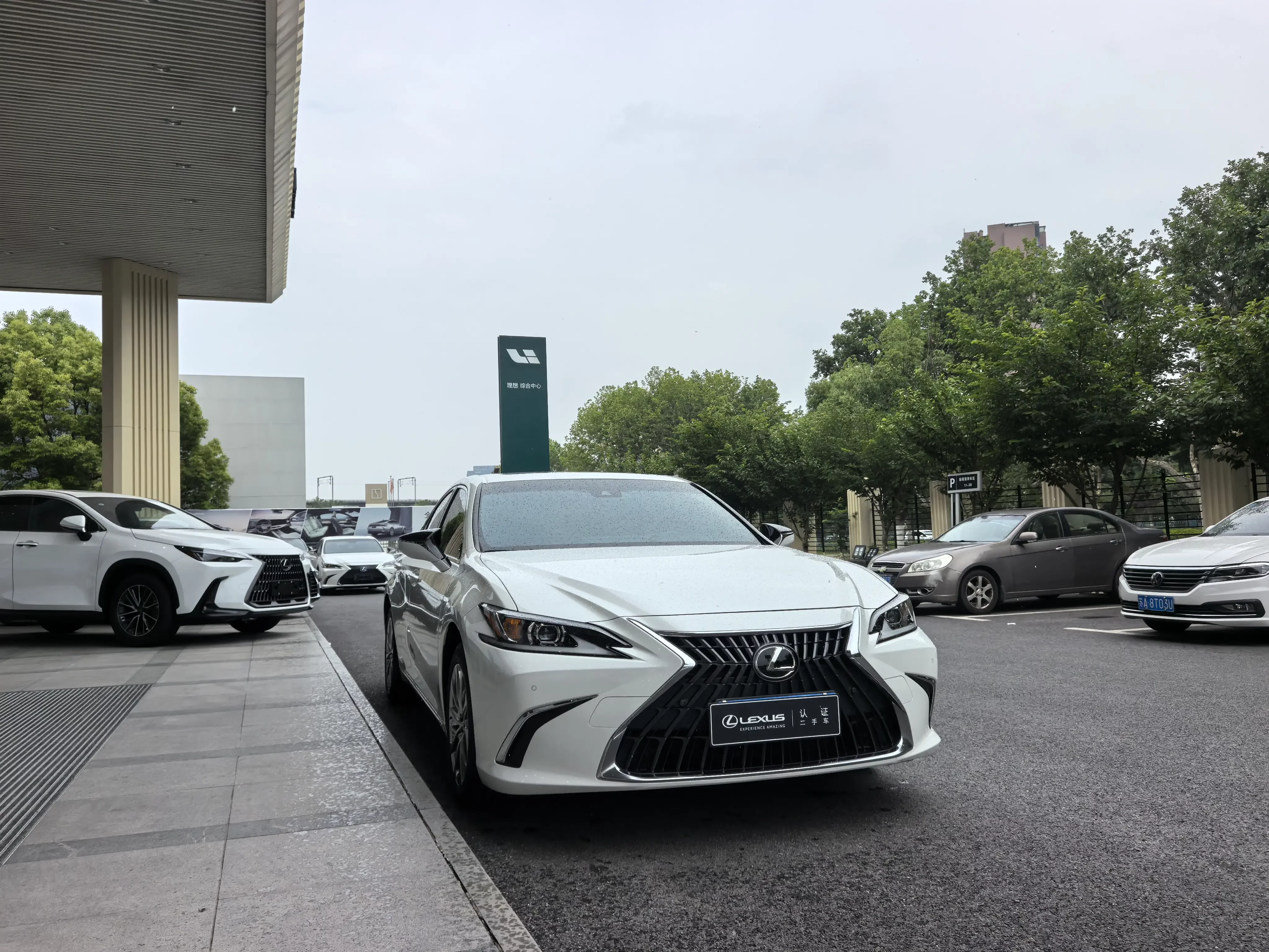 Lexus ES