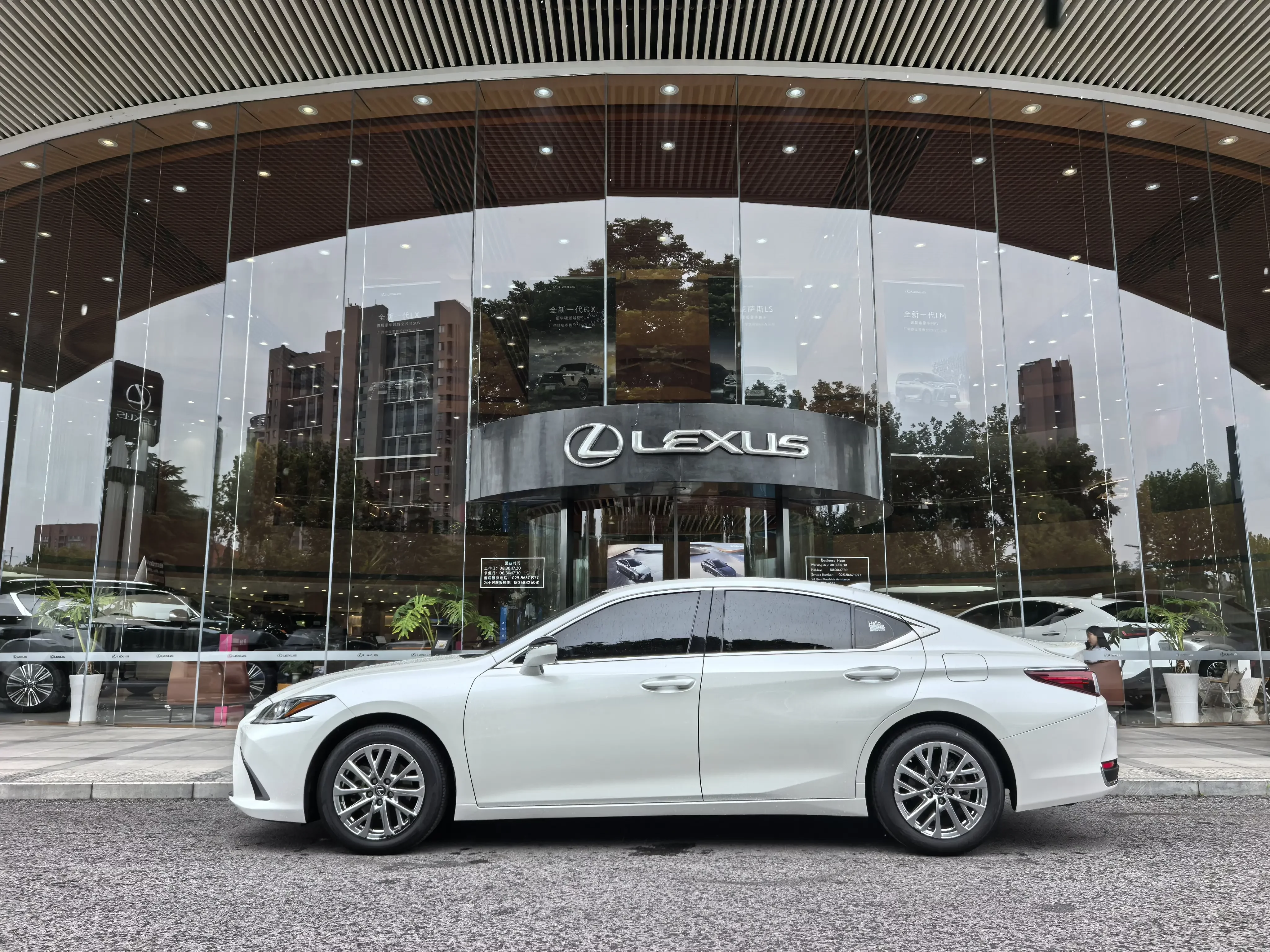 Lexus ES