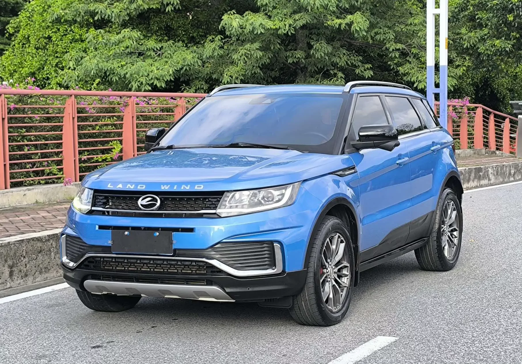 Lu Feng Landwind X7