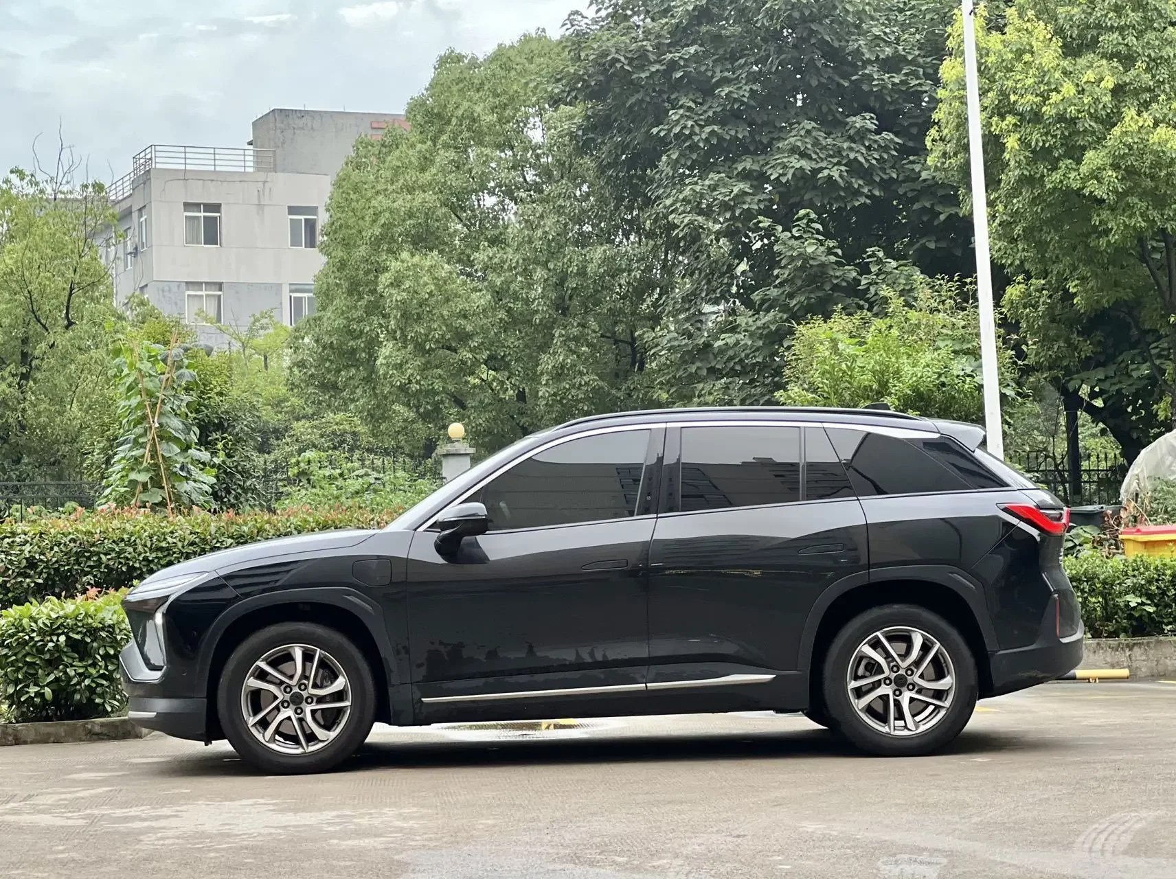 NIO ES6