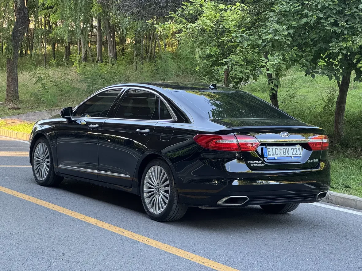 Ford Taurus