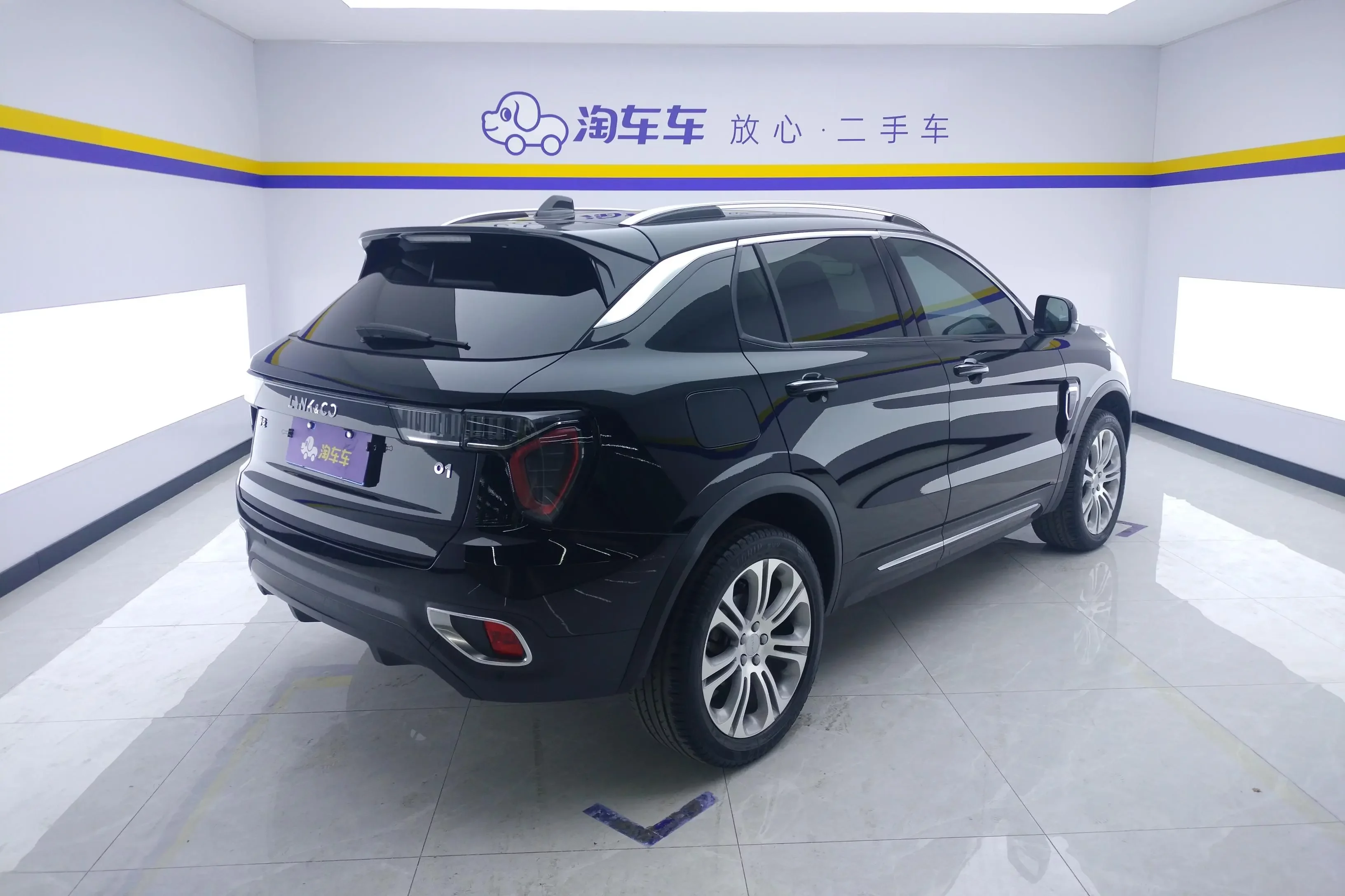 Lynk & Co 01