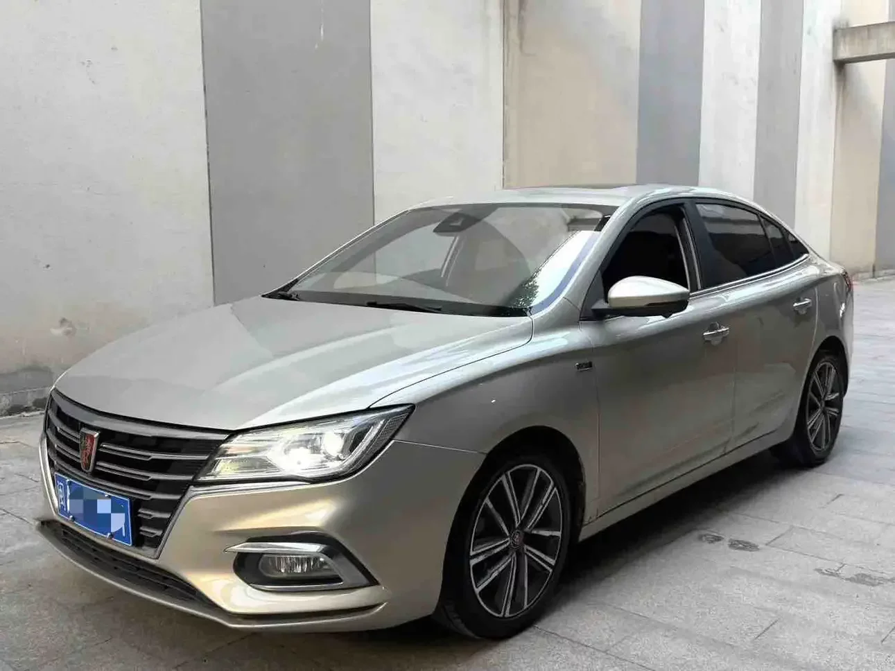 Roewe i5