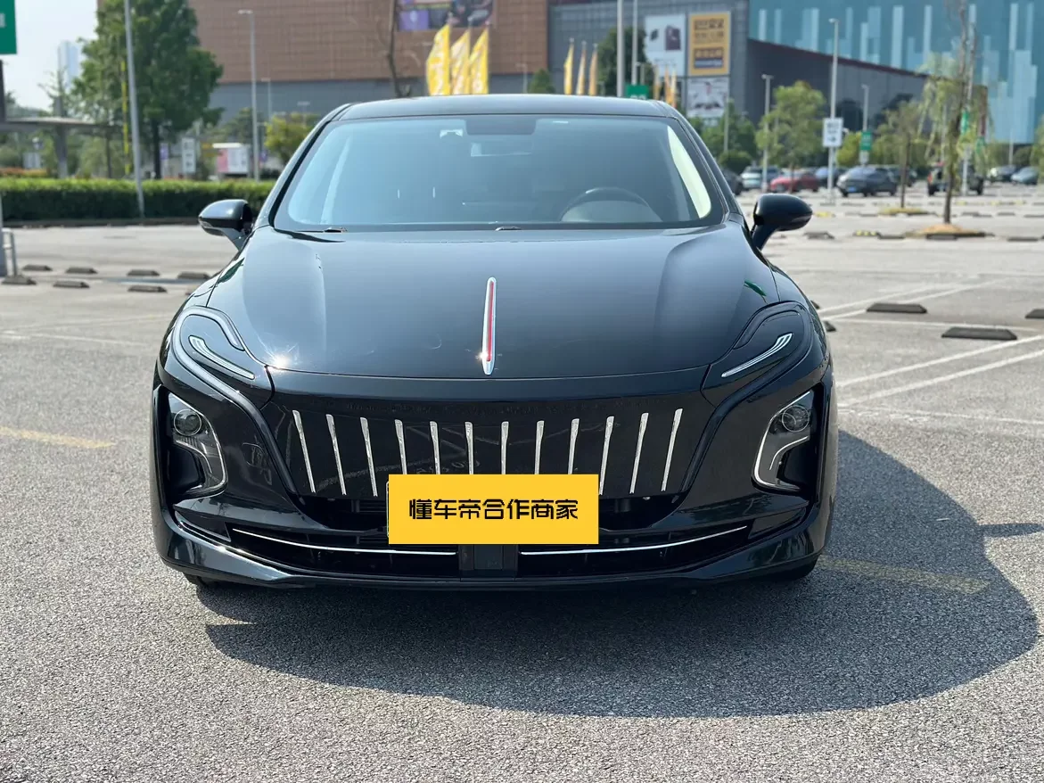 Hongqi E-QM5  из Китая