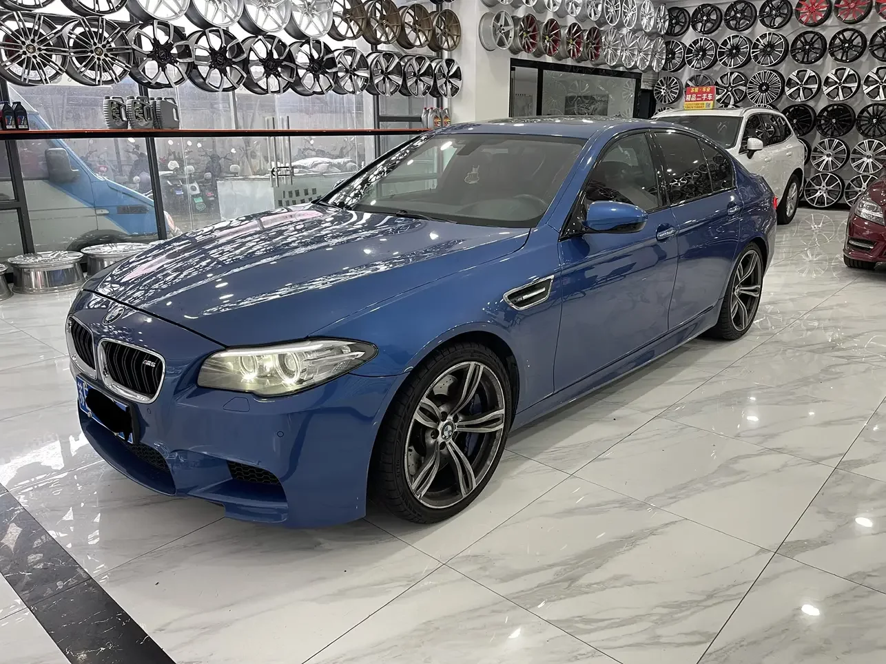 BMW M5  из Китая