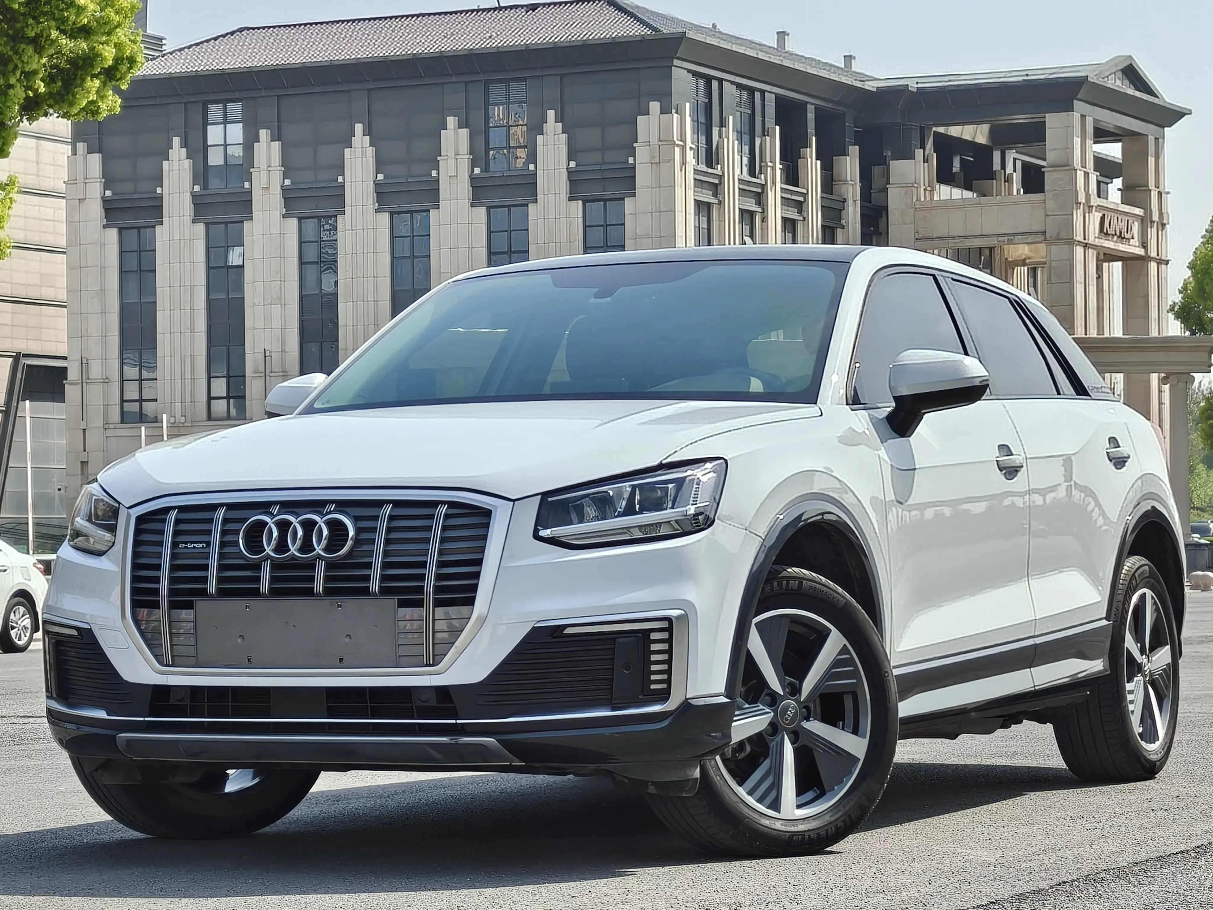 Audi Q2L e-tron