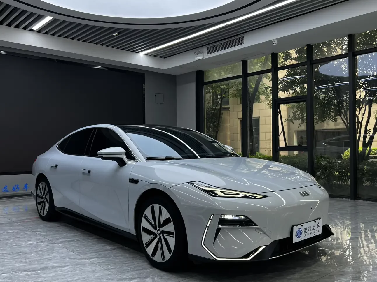 Geely Galaxy E8