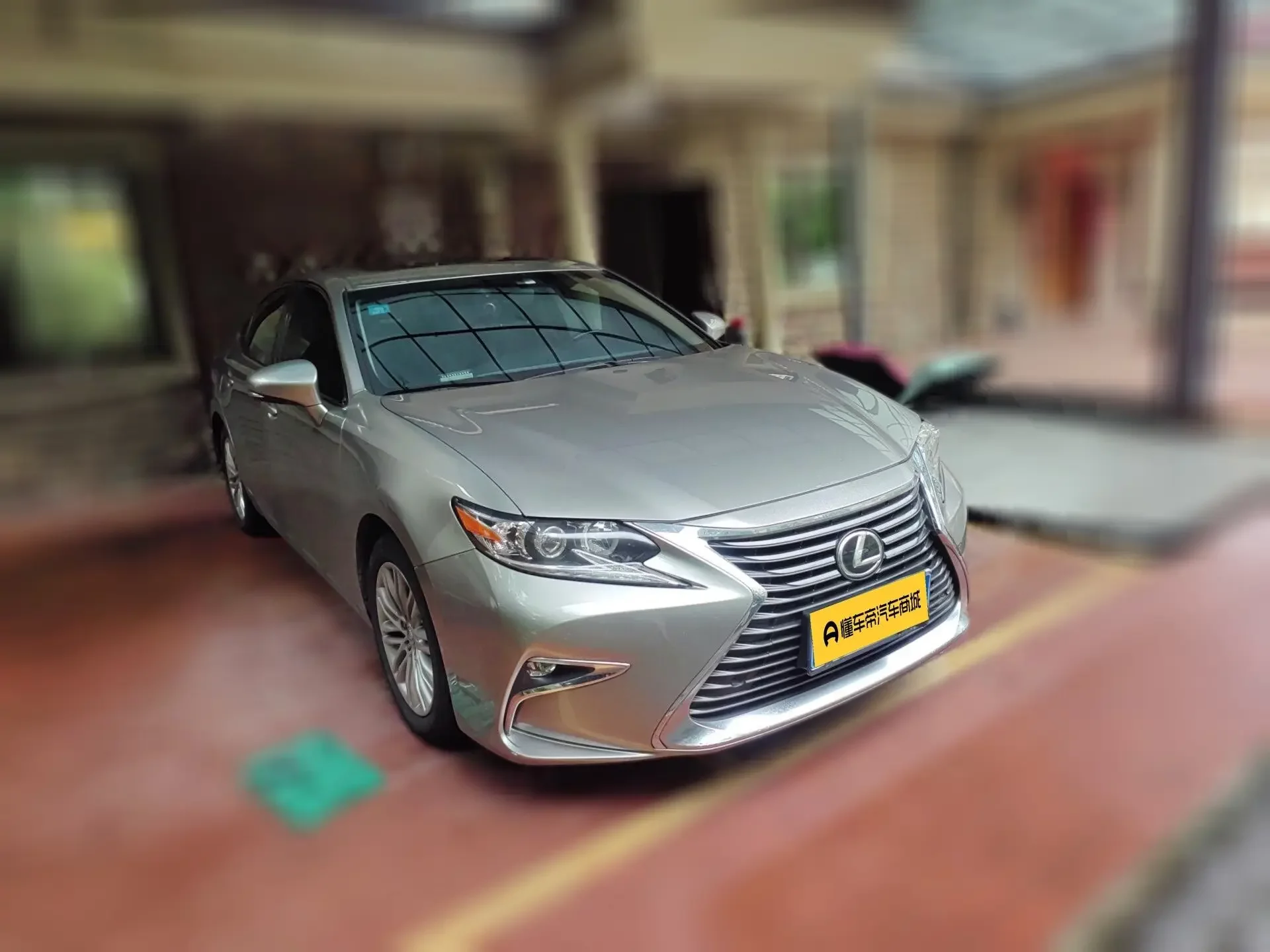 Lexus ES