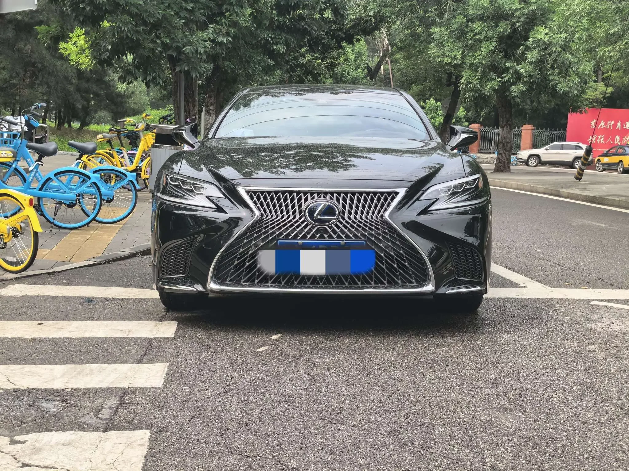 Lexus LS