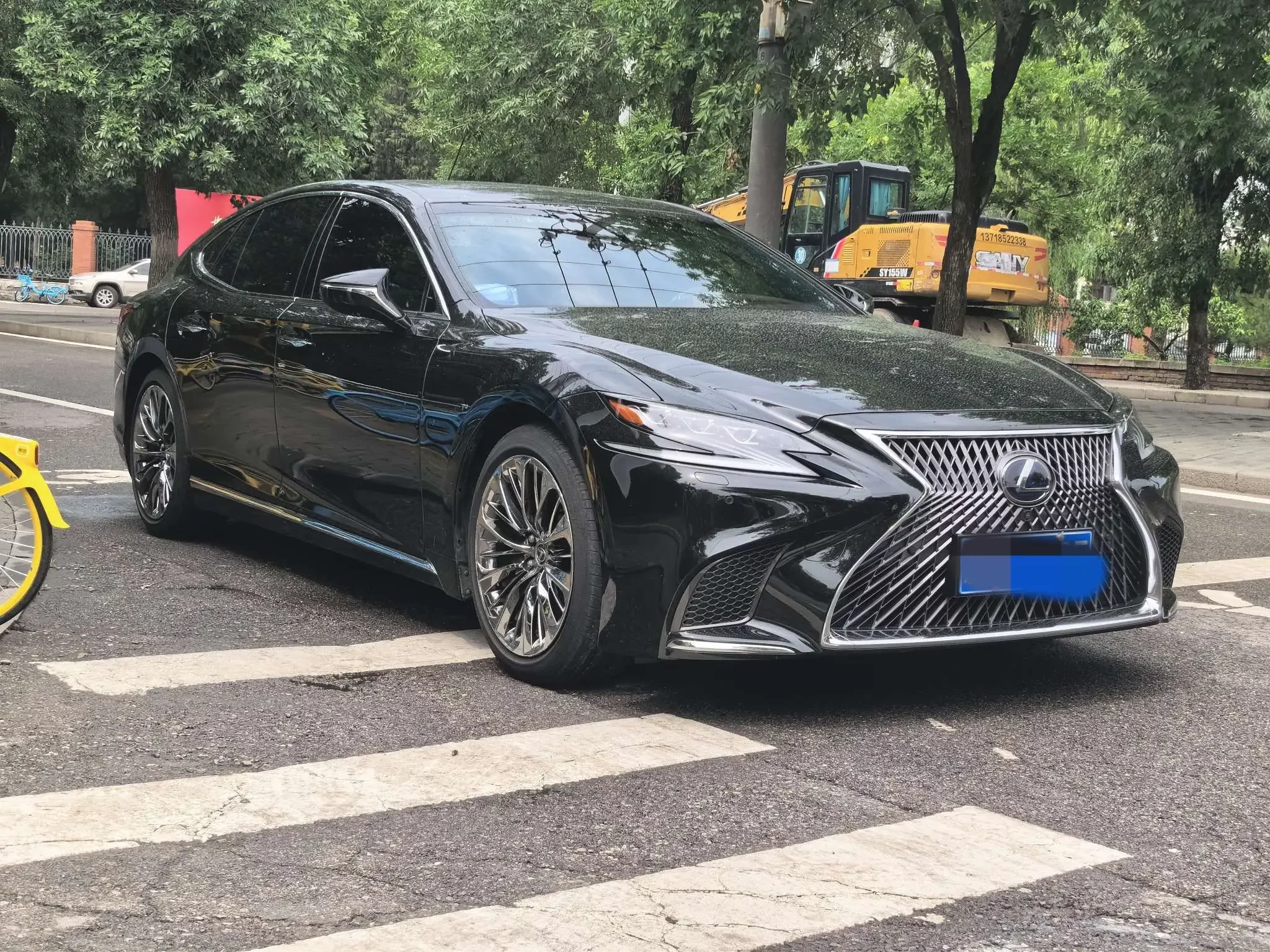 Lexus LS