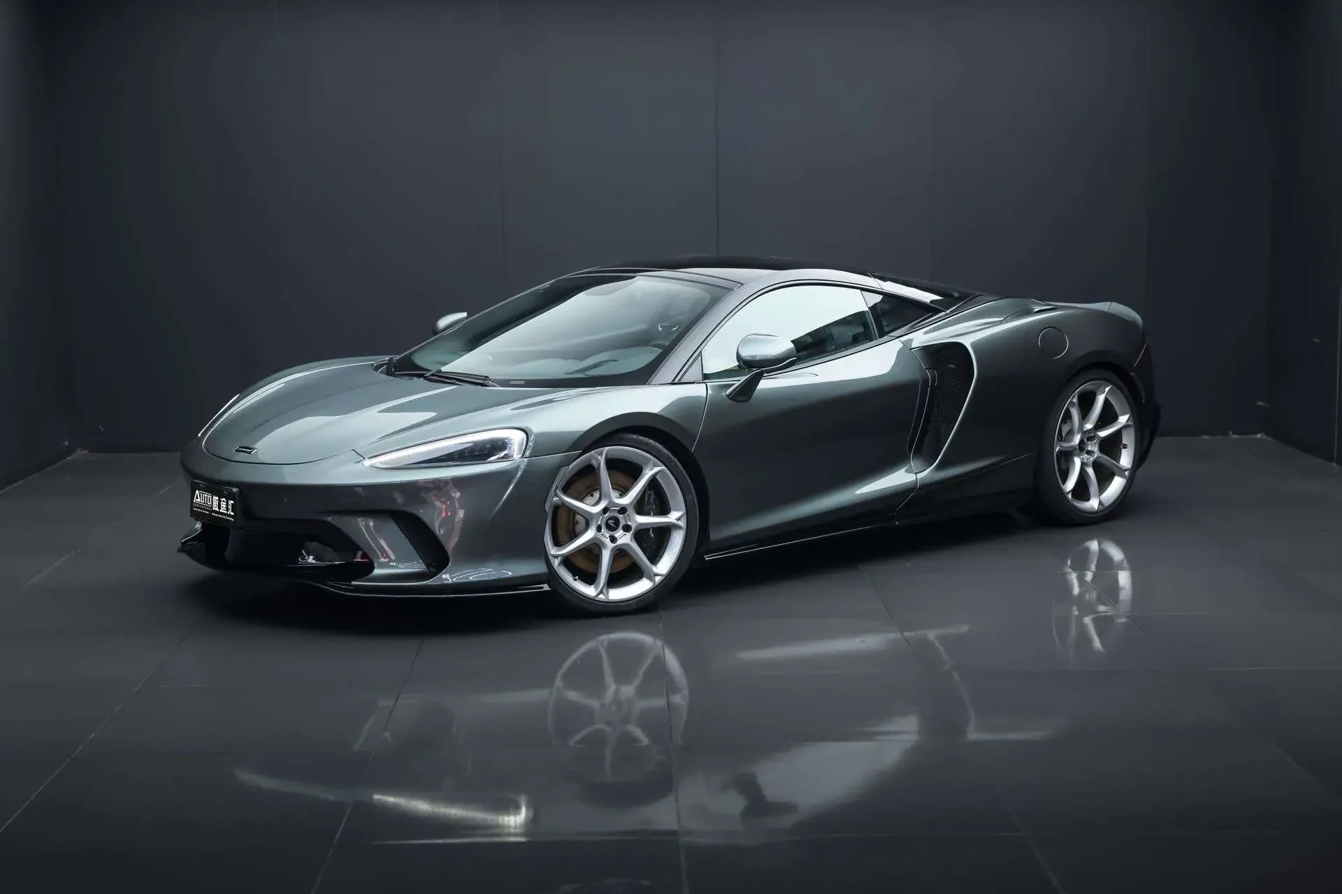 McLaren GT