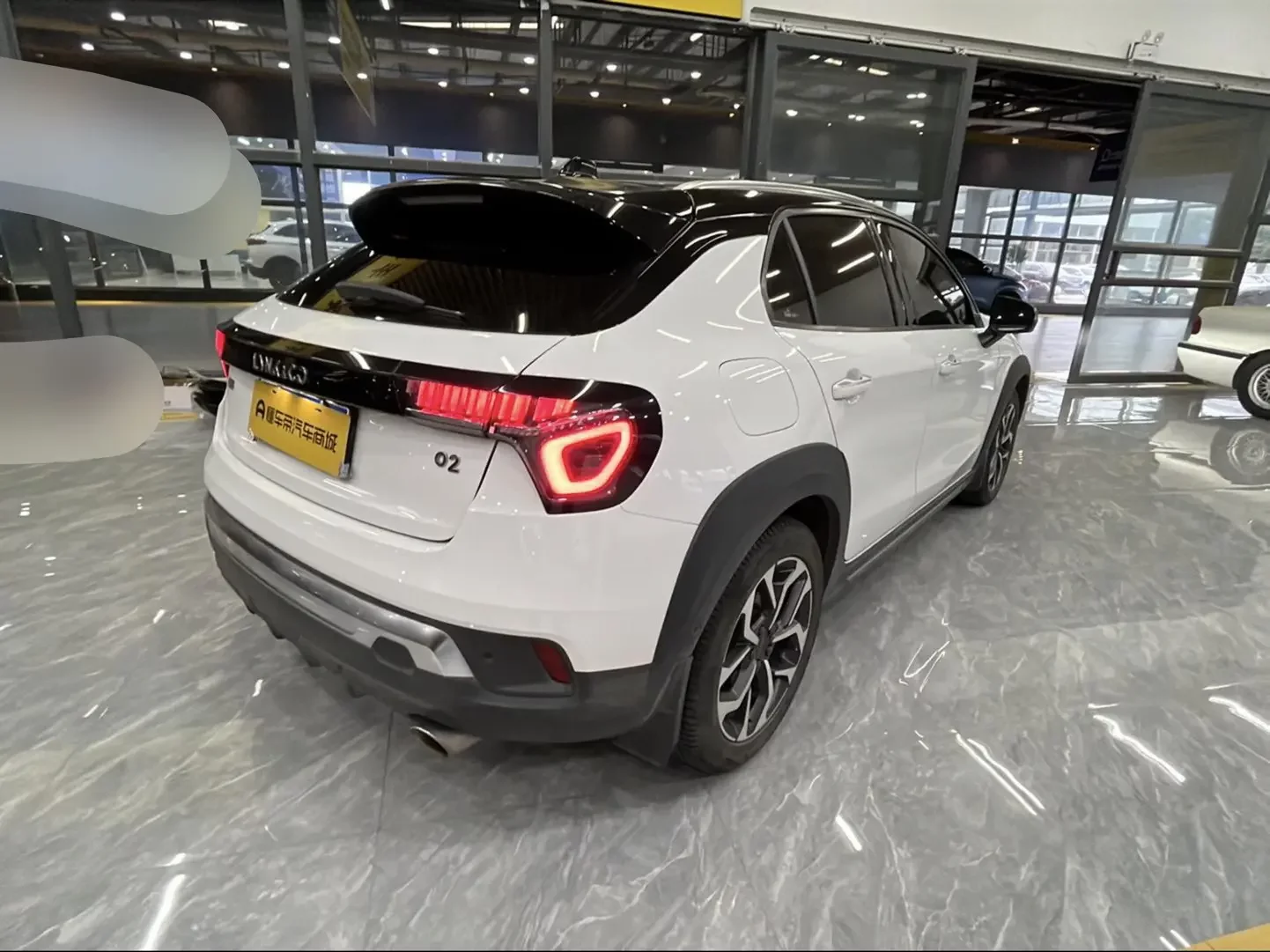 Lynk & Co 02