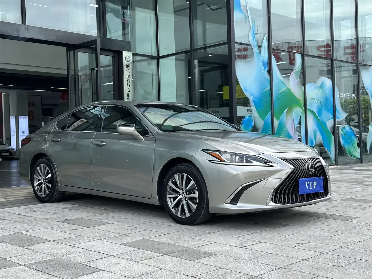 Lexus ES