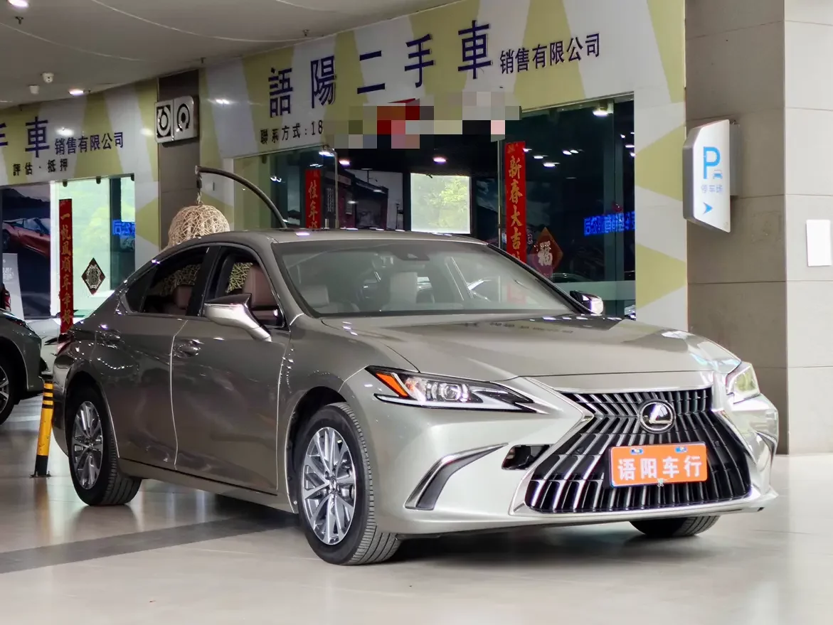 Lexus ES