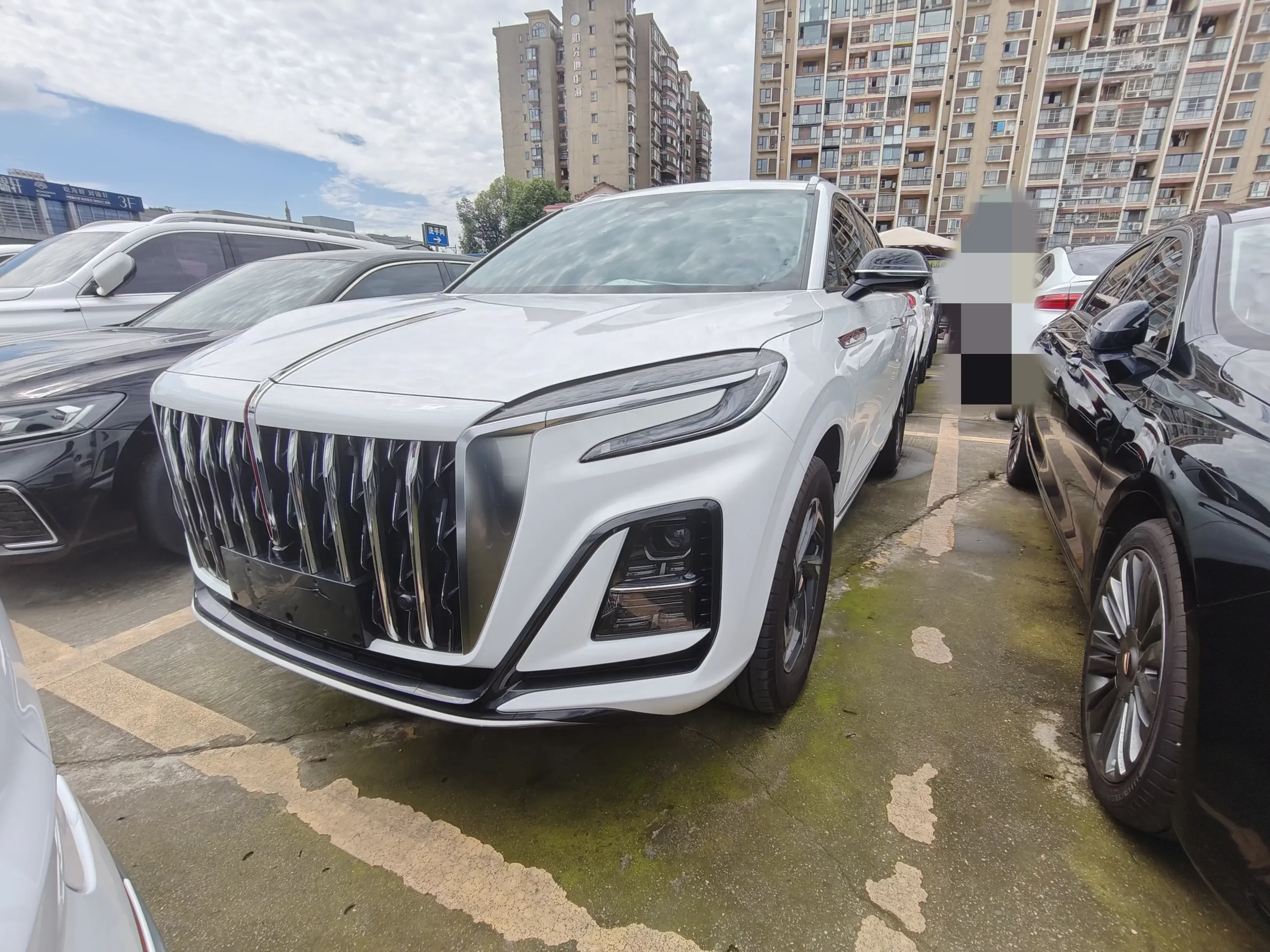 Hongqi HS3