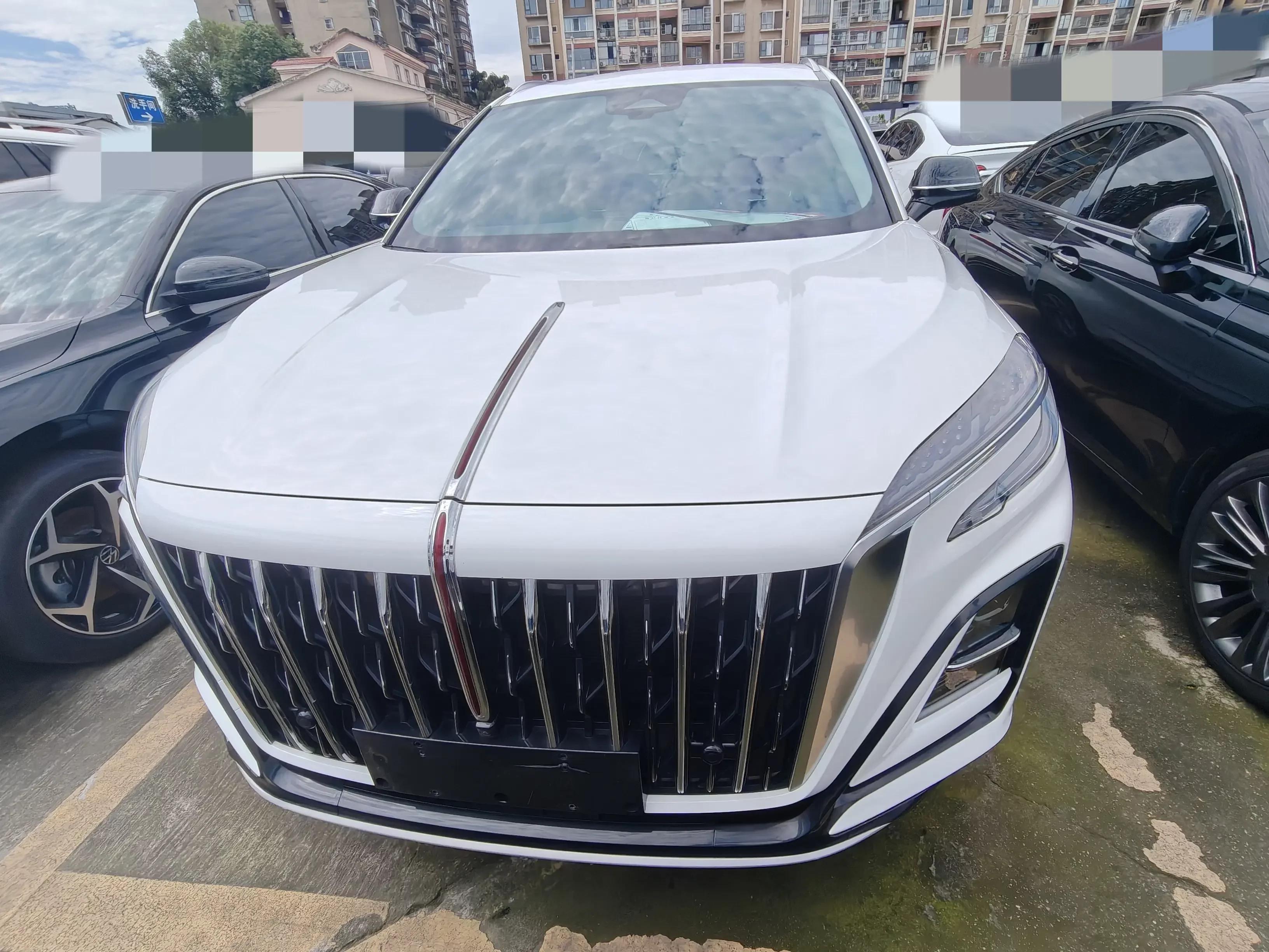 Hongqi HS3