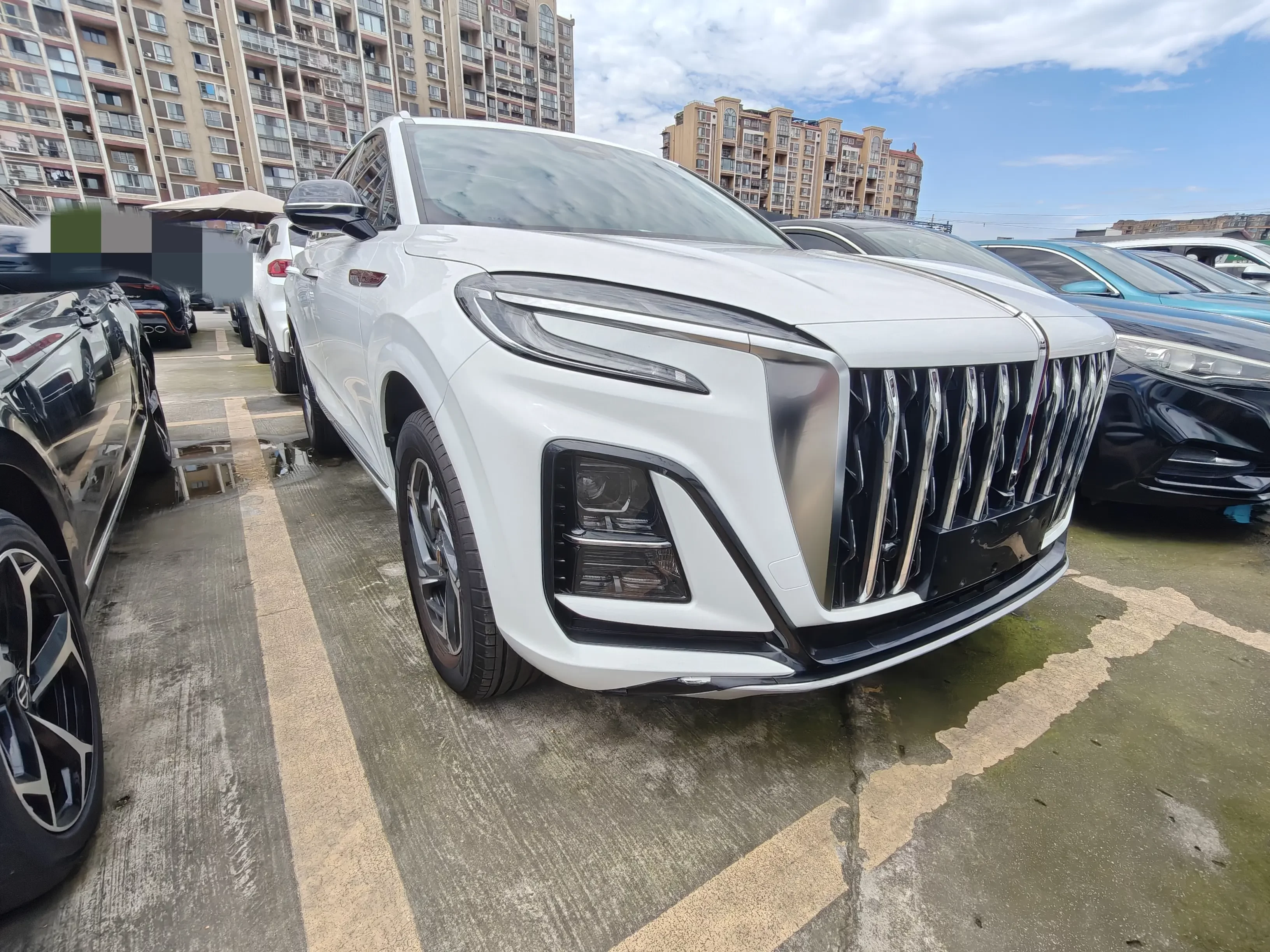 Hongqi HS3