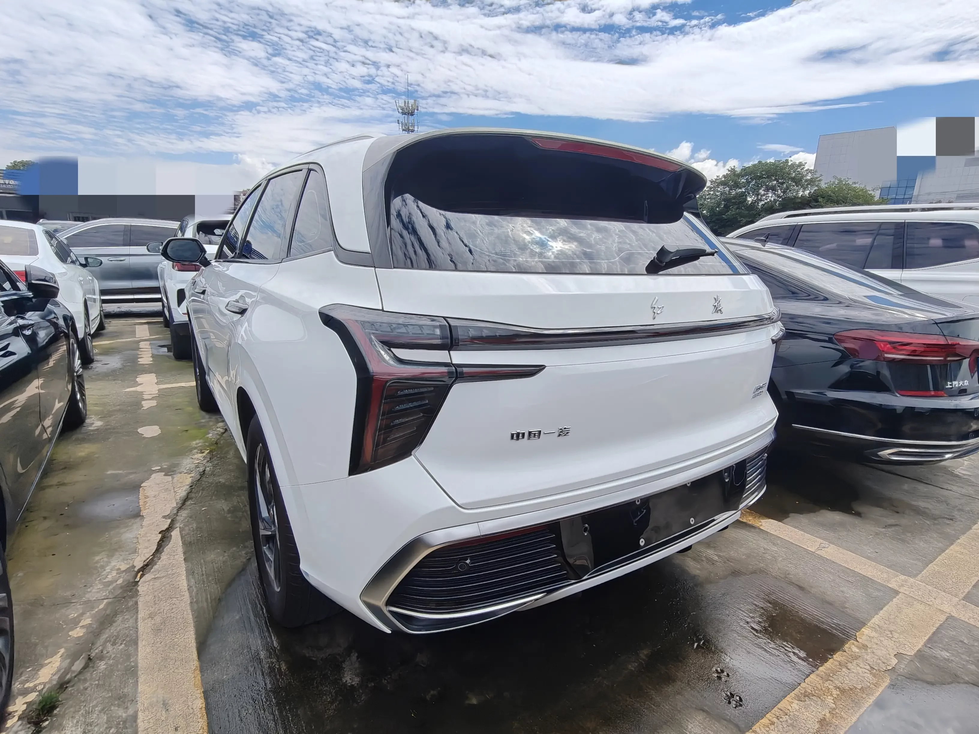 Hongqi HS3