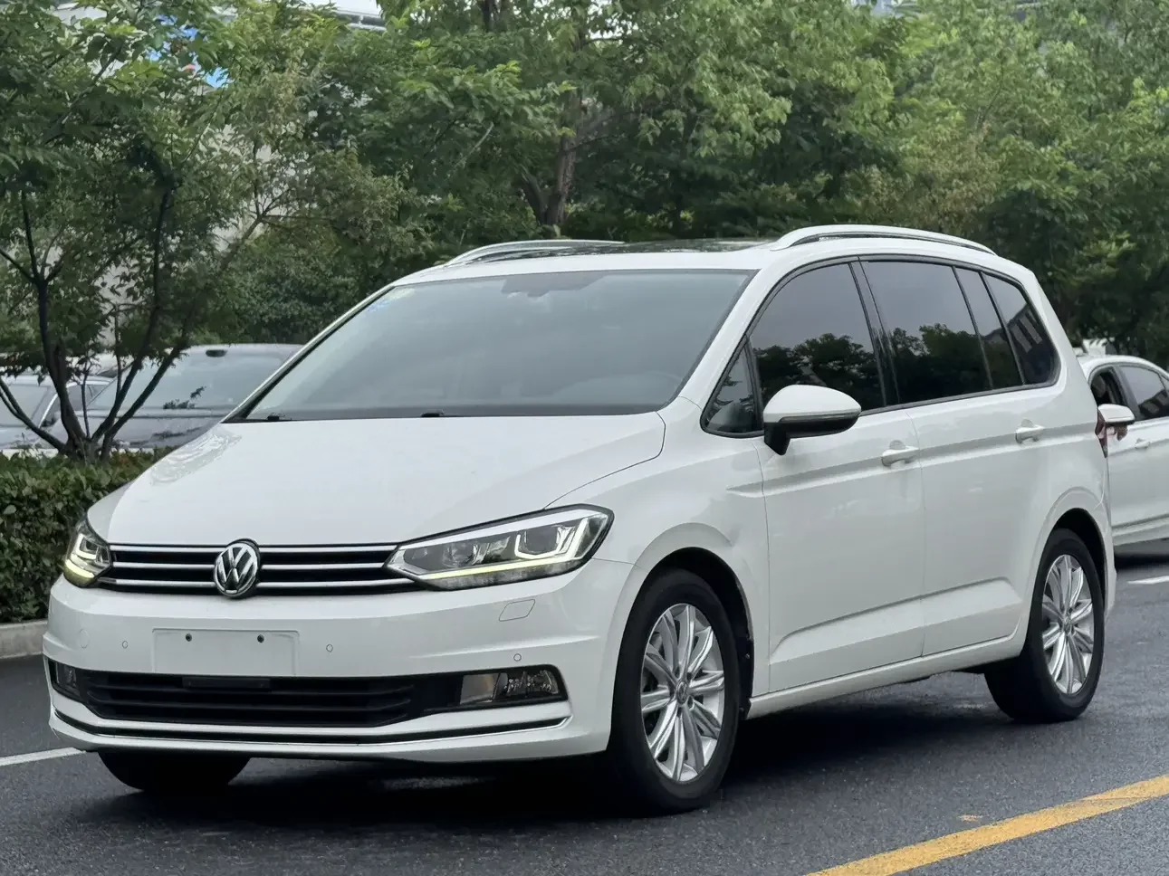Volkswagen Touran L  из Китая