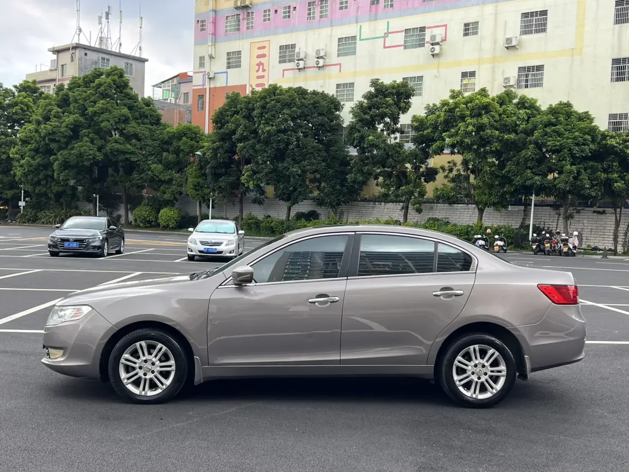 GAC Trumpchi GA5