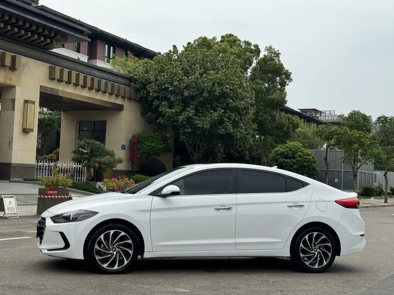 Hyundai lead