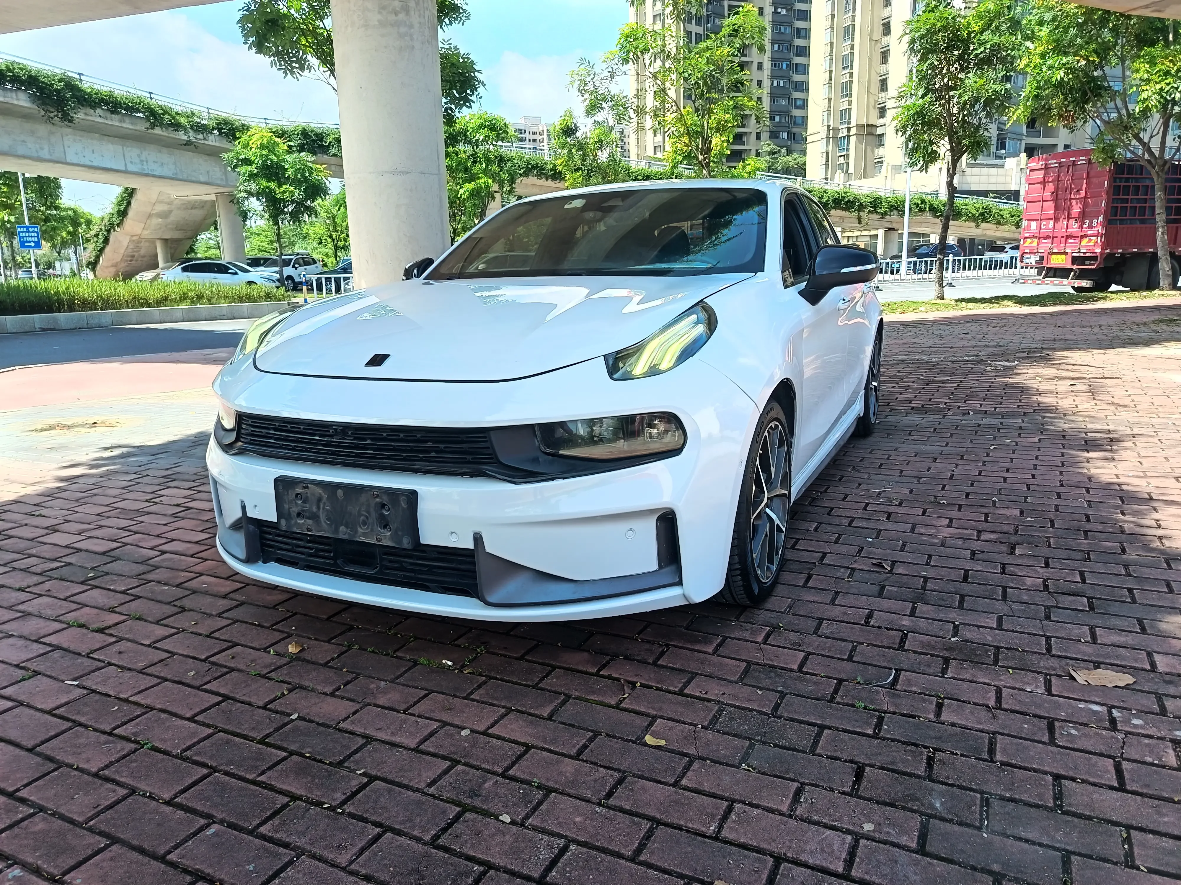 Lynk & Co 03